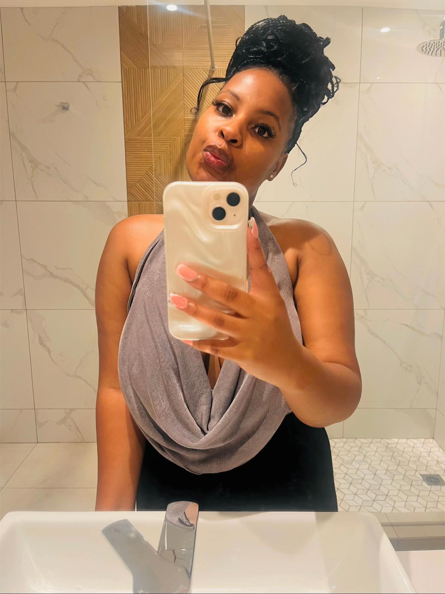 @Nomsanaledi