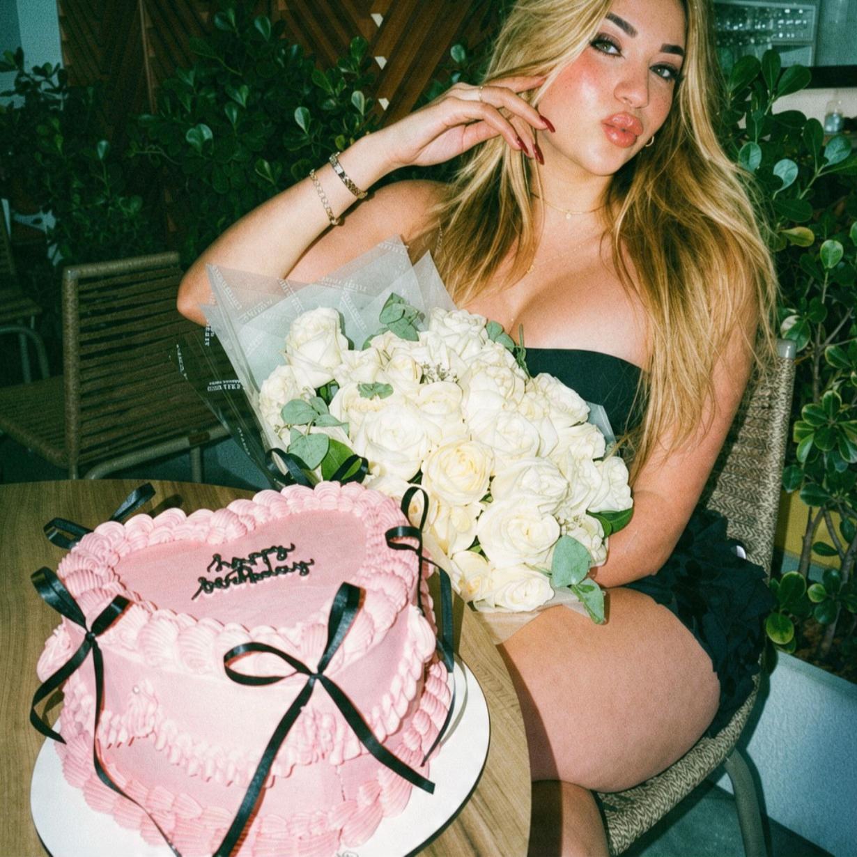 @𝒜𝓇𝒾𝒿 𝒴𝑜𝓊𝓈𝓈𝑒𝒻🎀