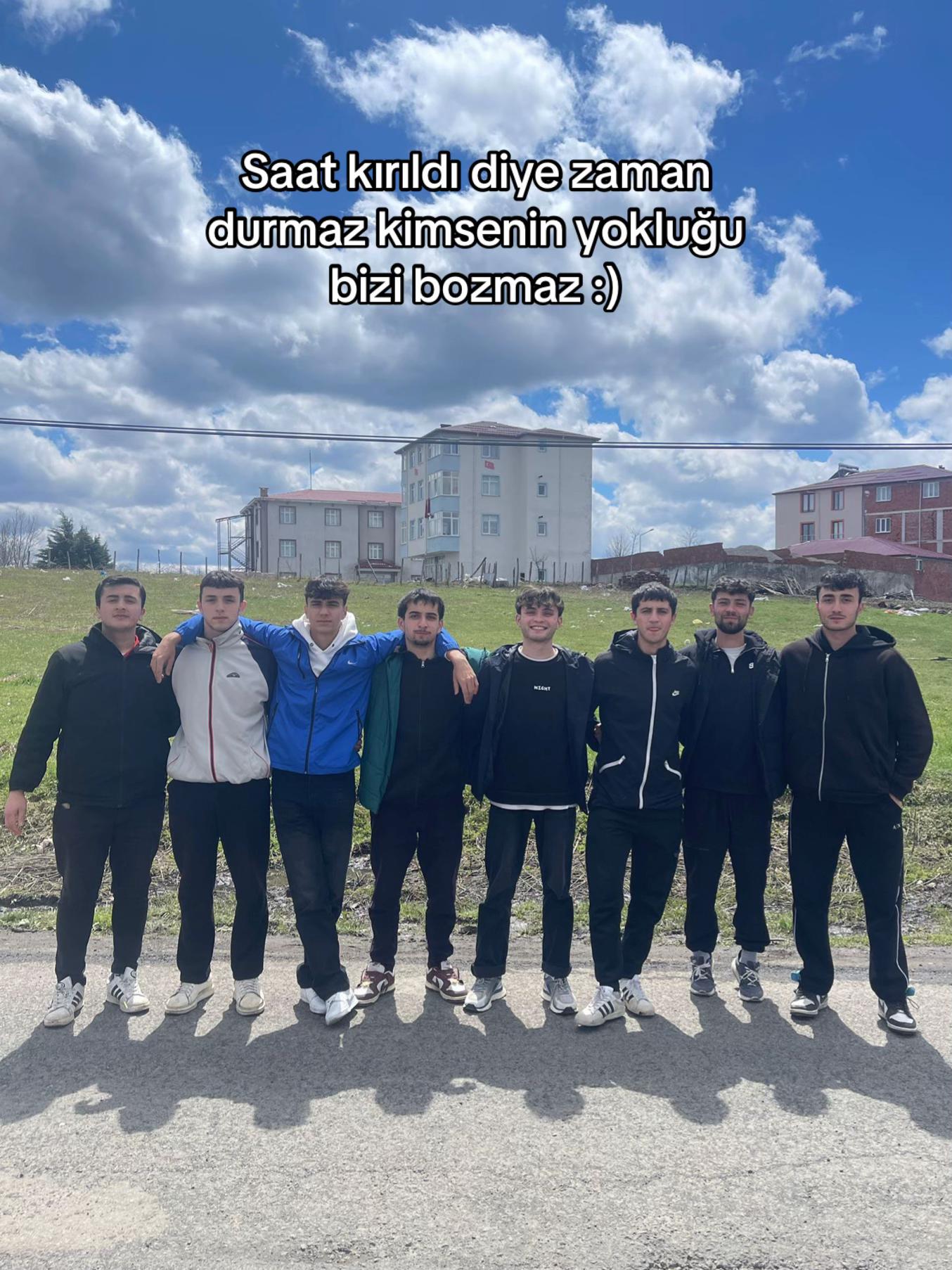 @Ne bakıyon kardeşşş