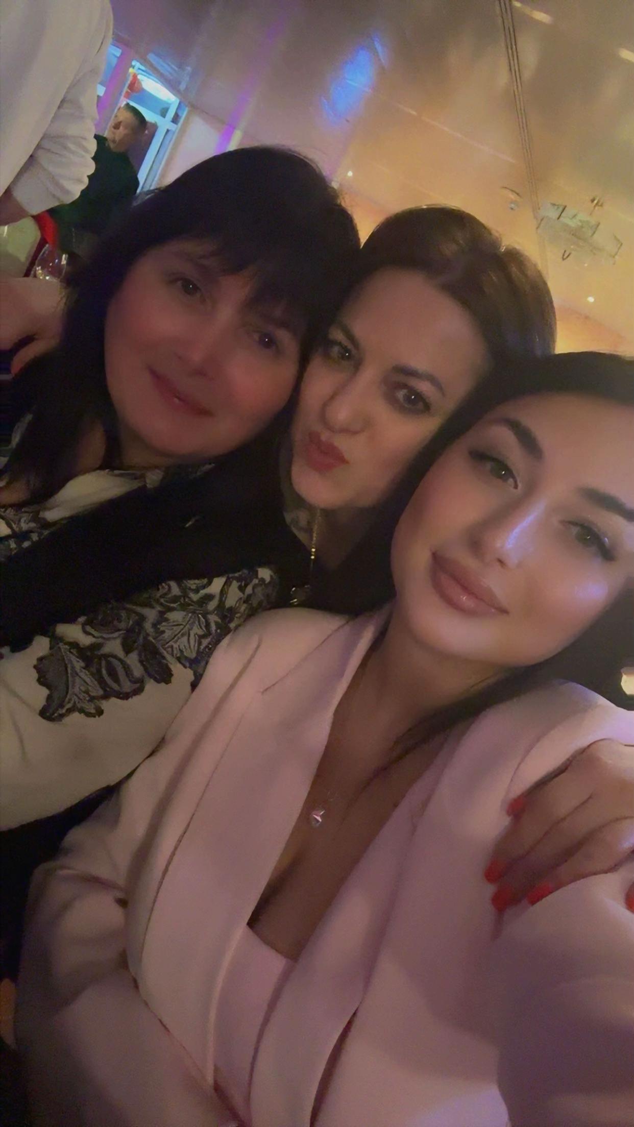 @Laura 🇺🇦+&hearts;️☀️💚