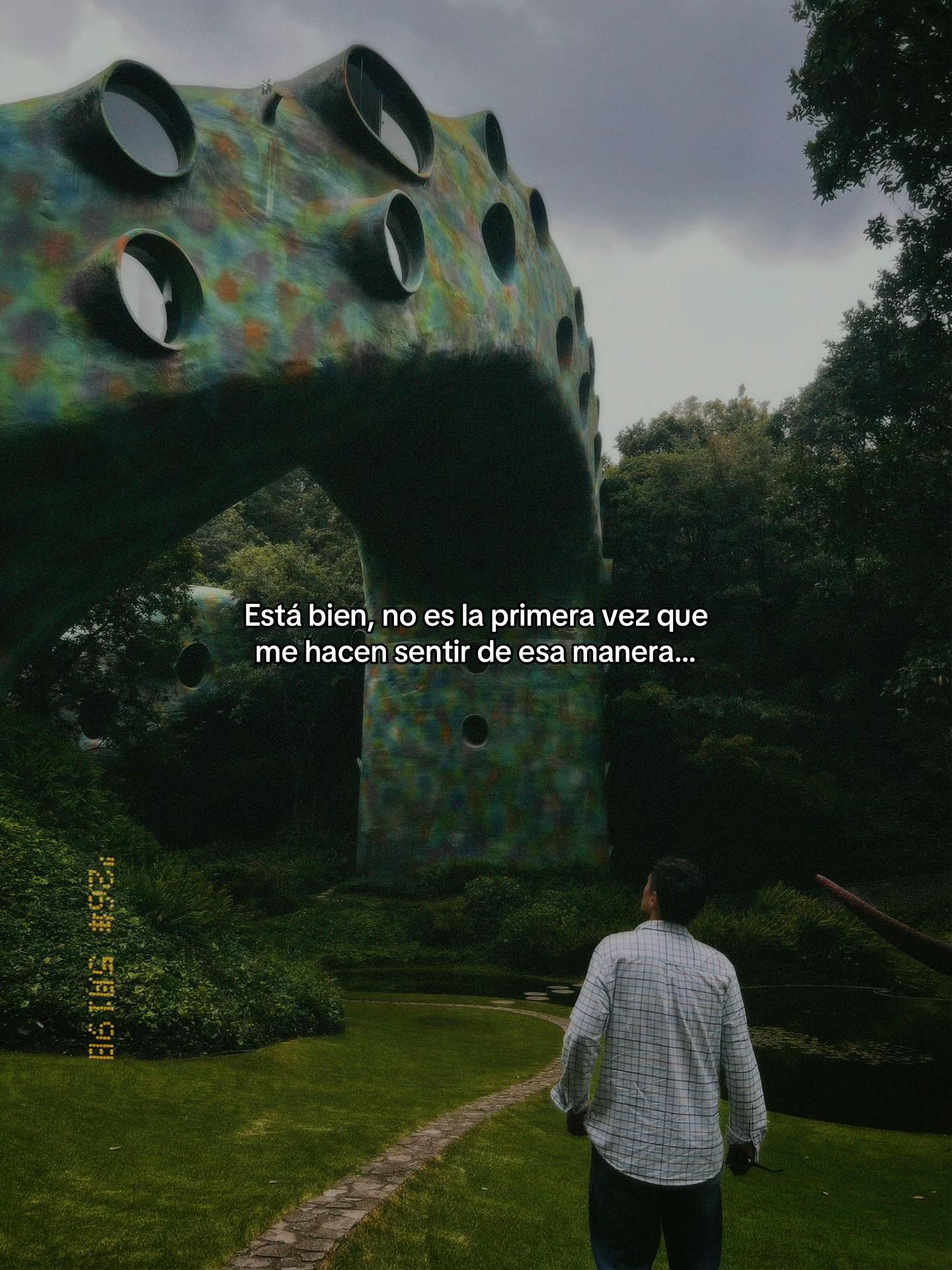 @Macías
