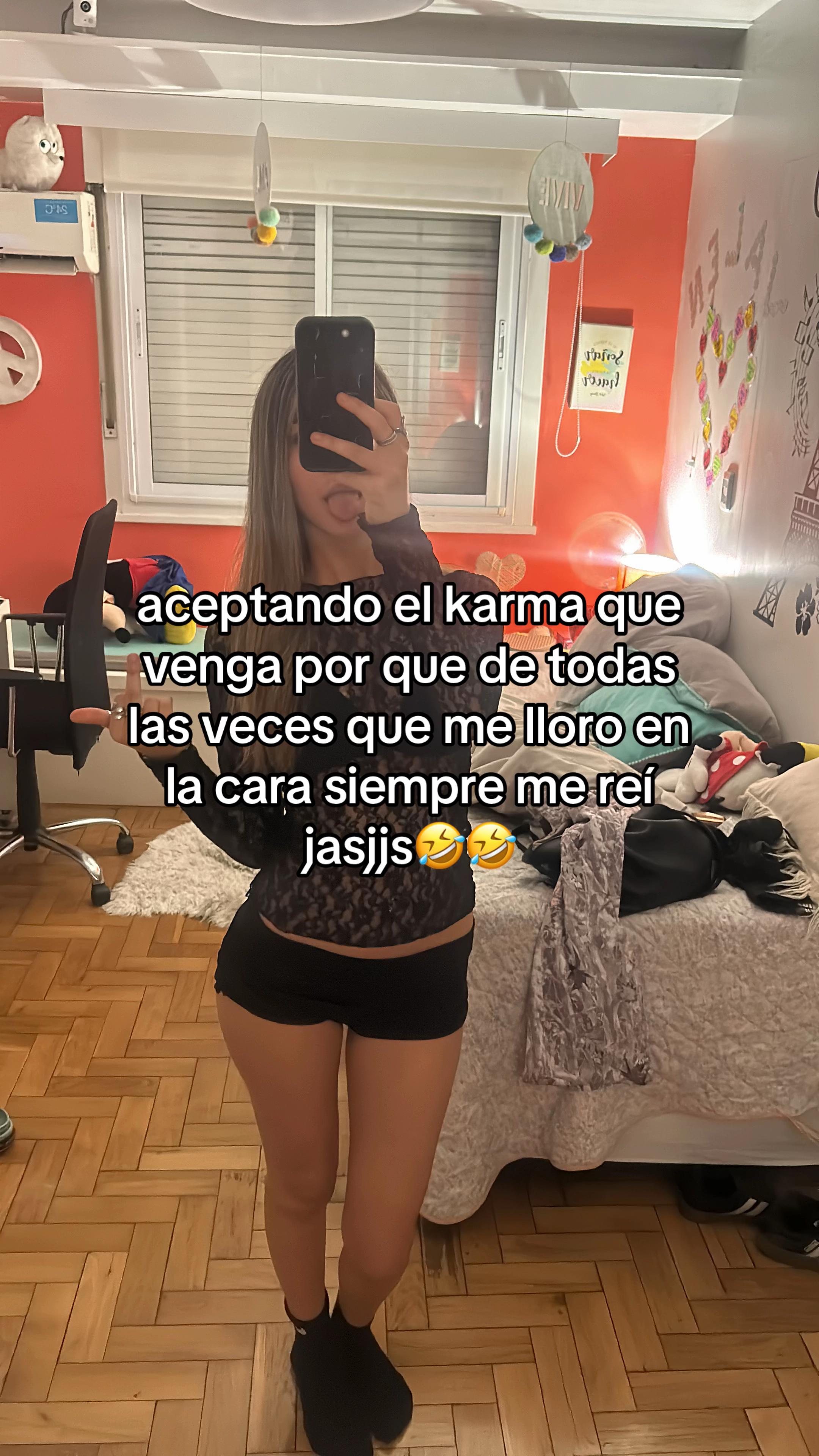 @💋🫵🏻