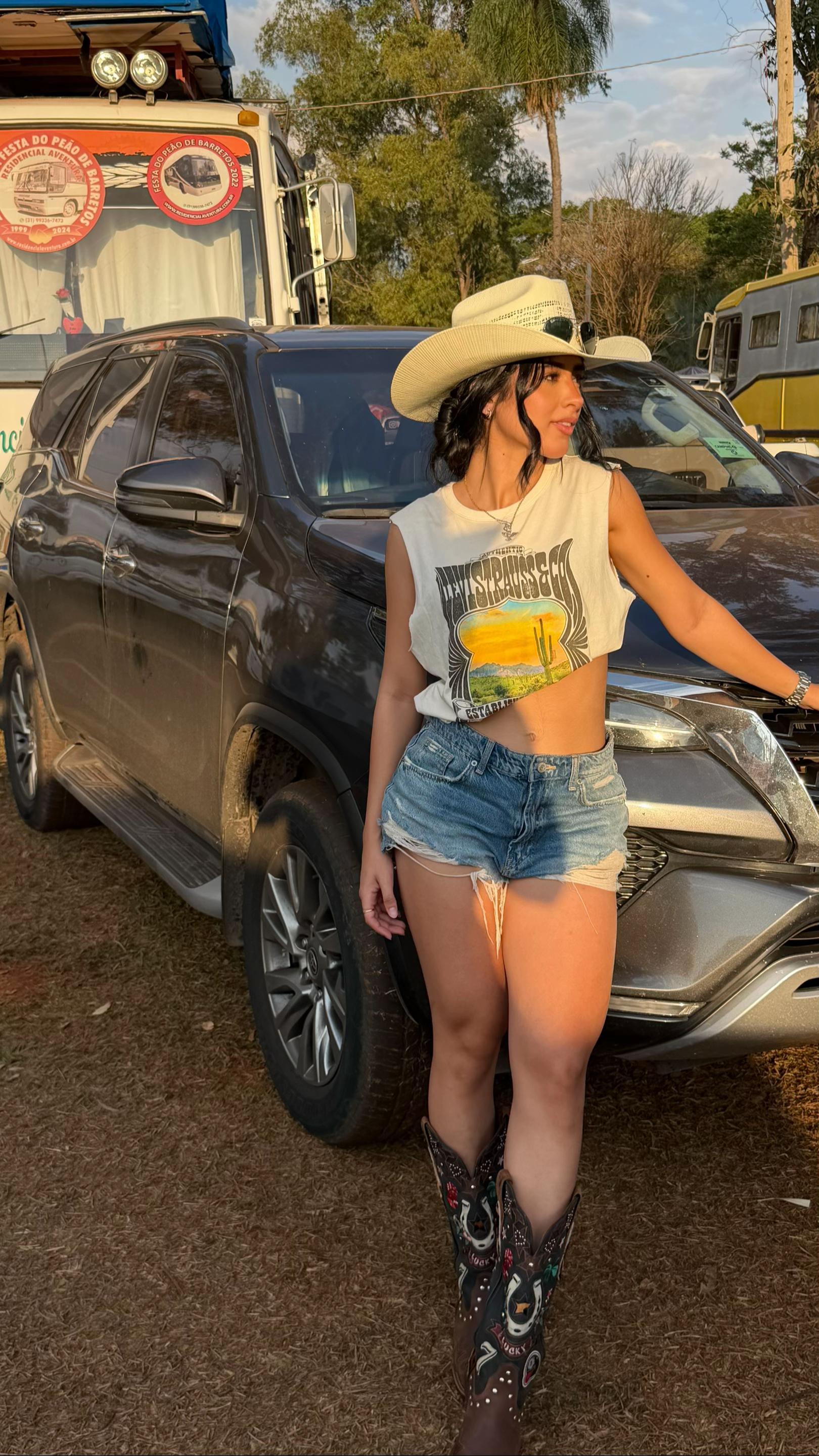 @beaqueiroz