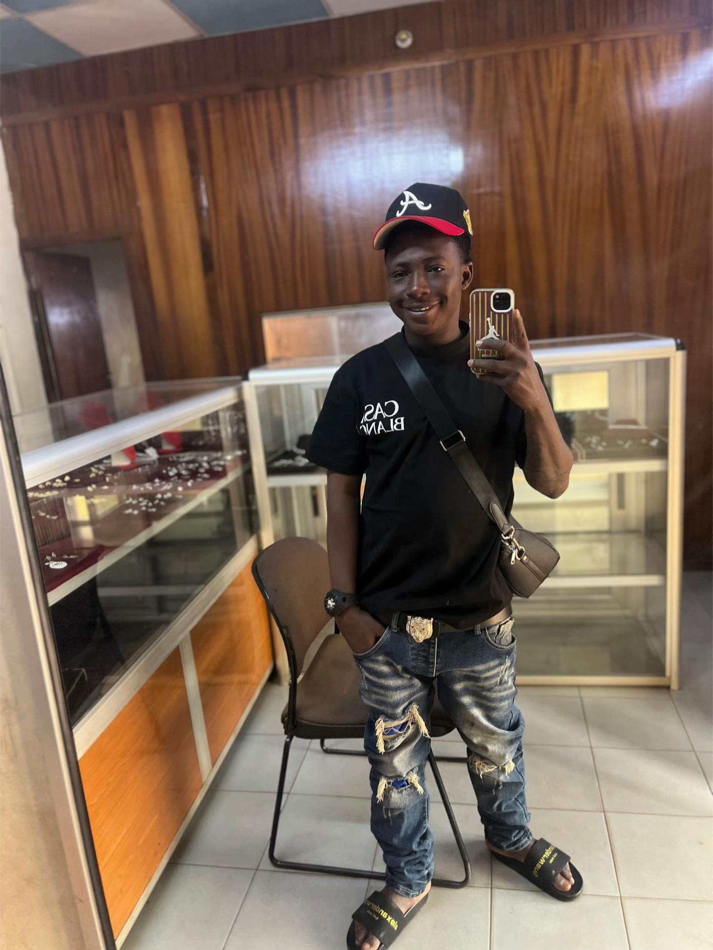 @THE ONLY FAYESS &euro; 💙🌏🦅