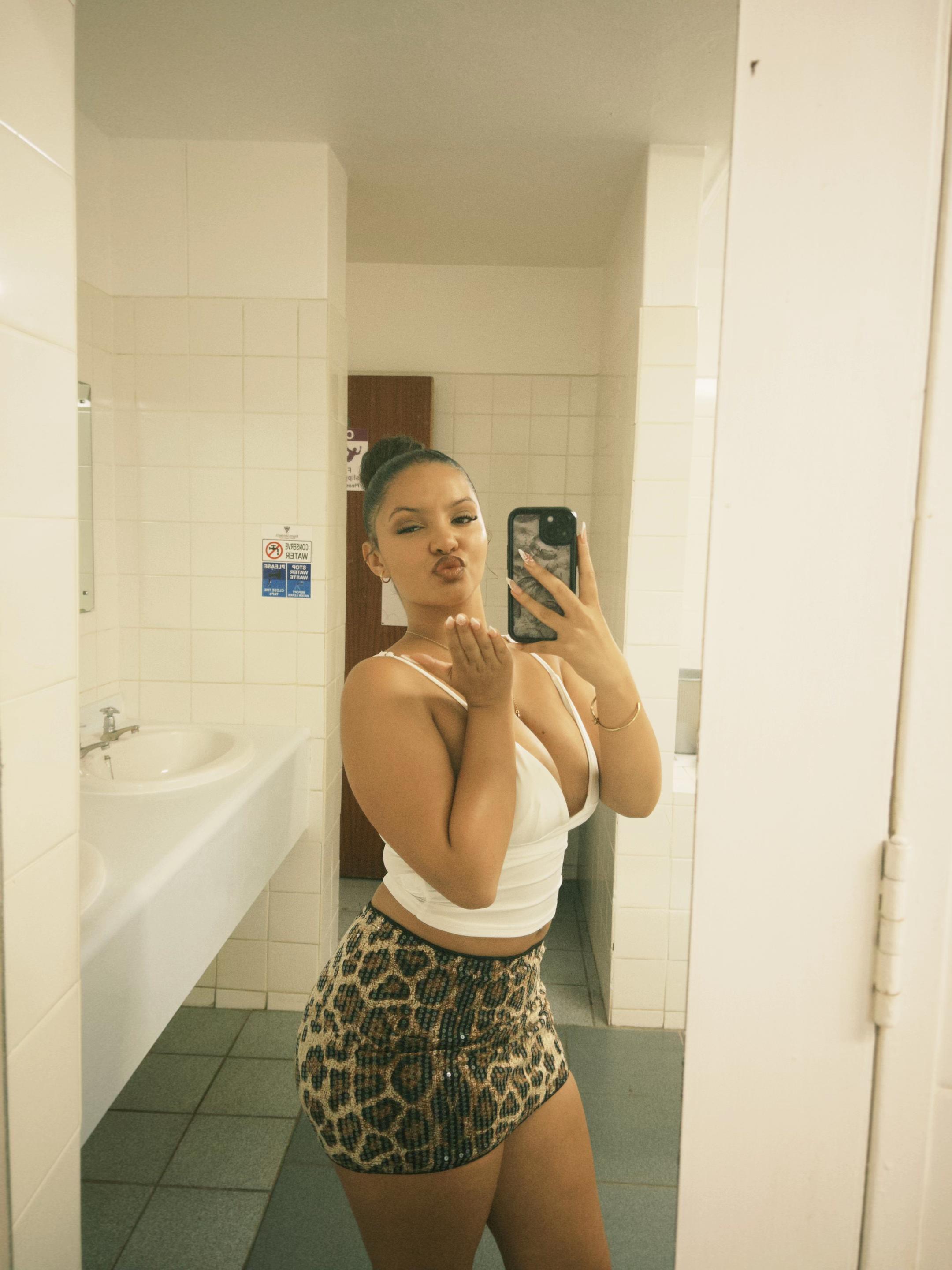 @Te$hn&egrave;🤍