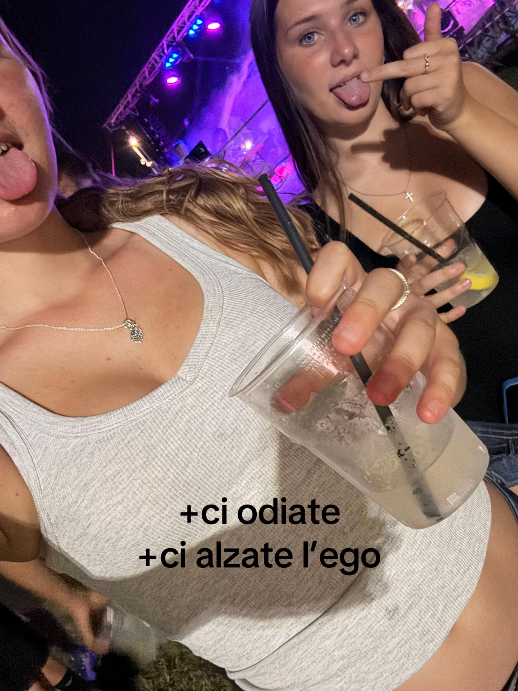 @👸🏼👸🏻