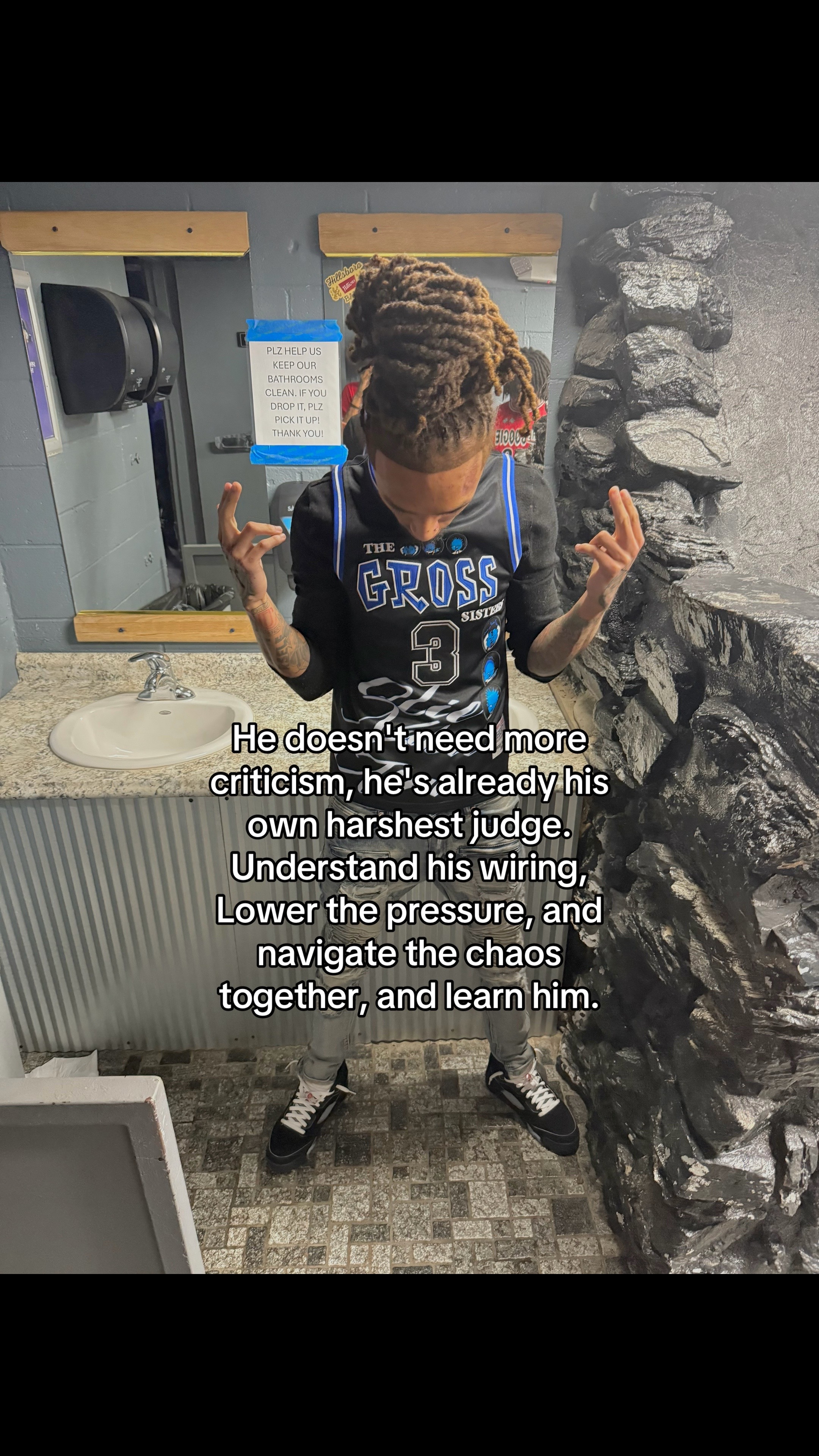 @⃟