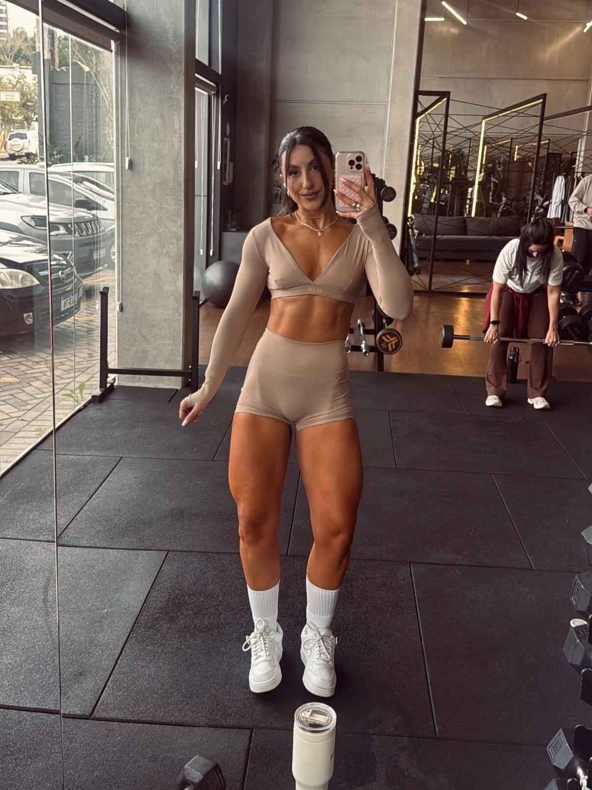 @natália