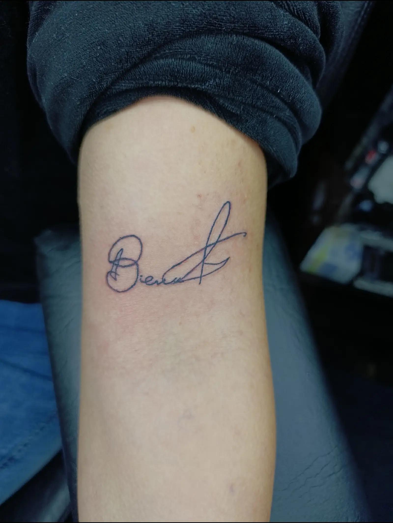 @Hilaria.tattoo