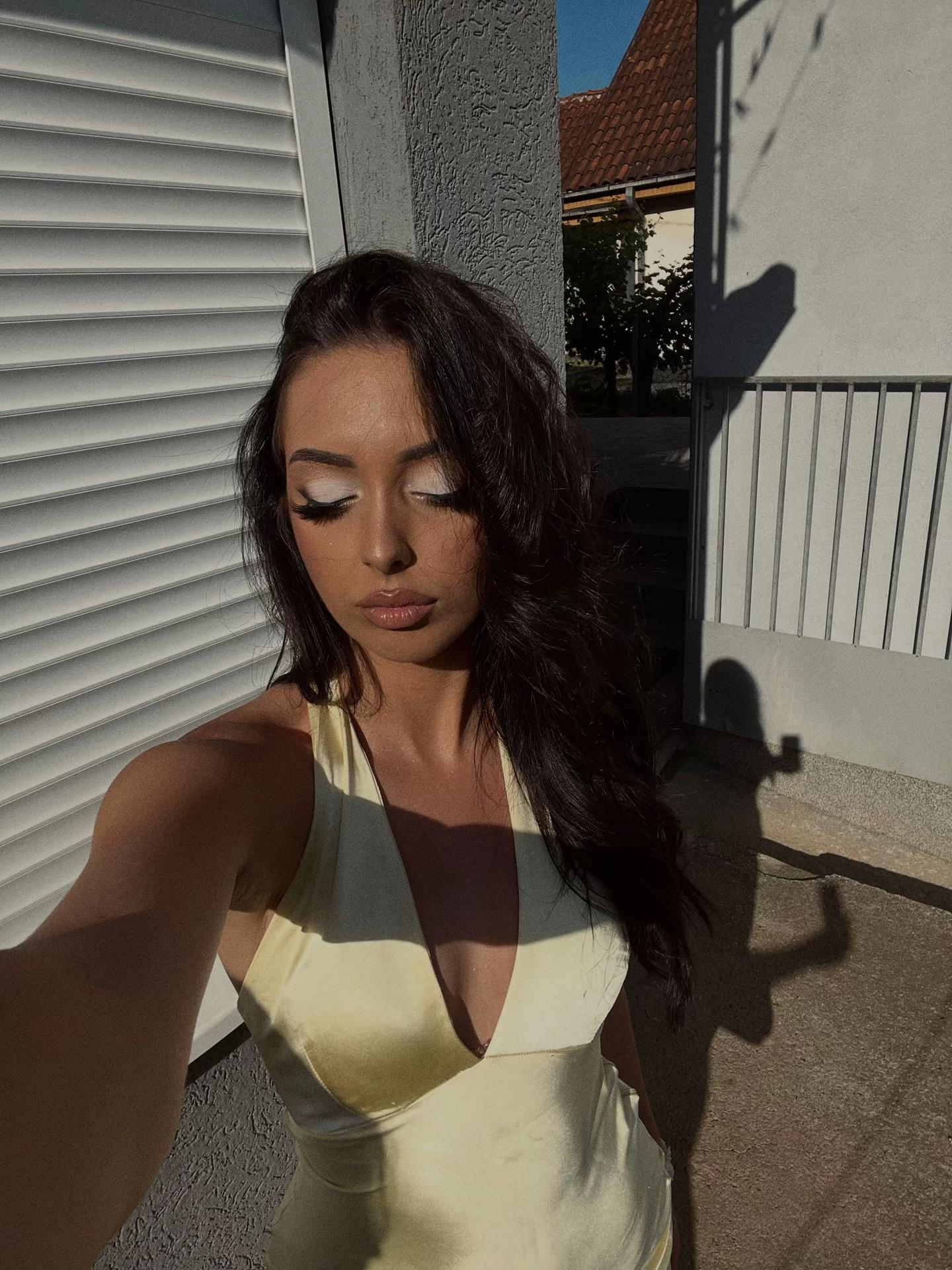 @isidora