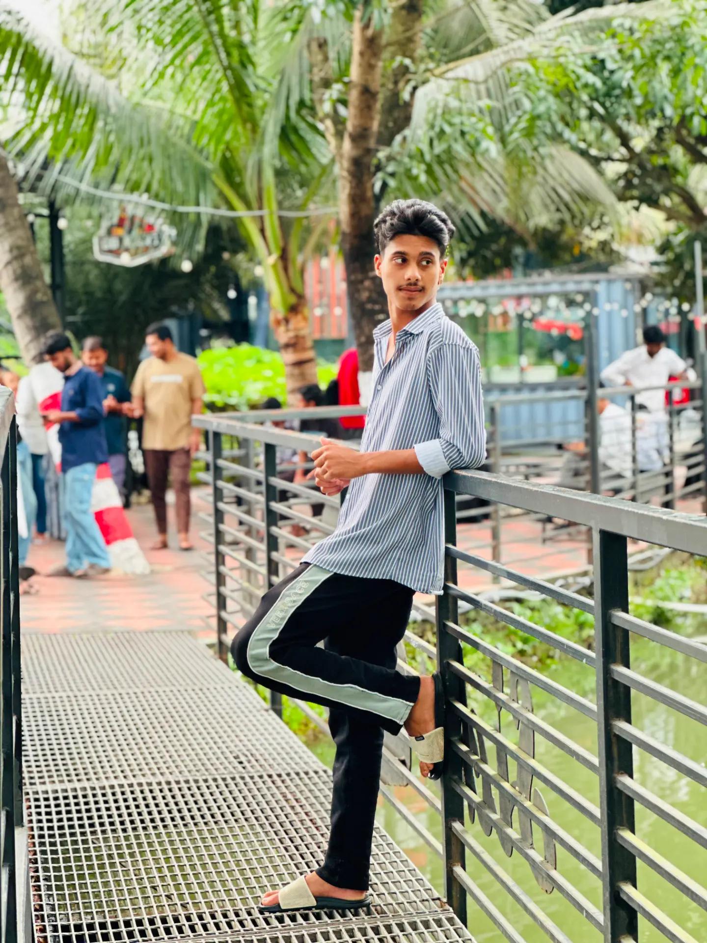 @emtiaz. 👀= Mohin