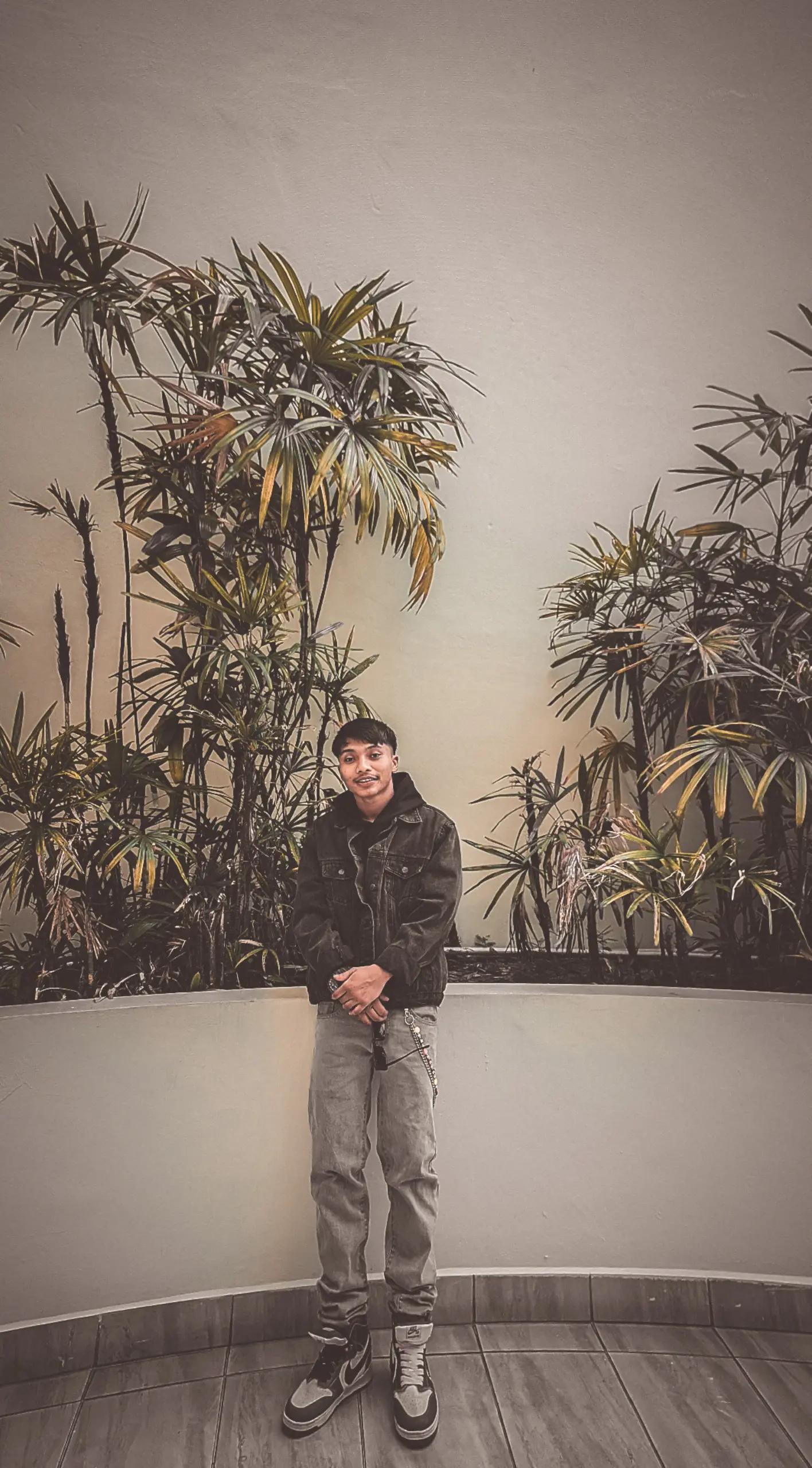 @DoRJeY YOUnG...🧃