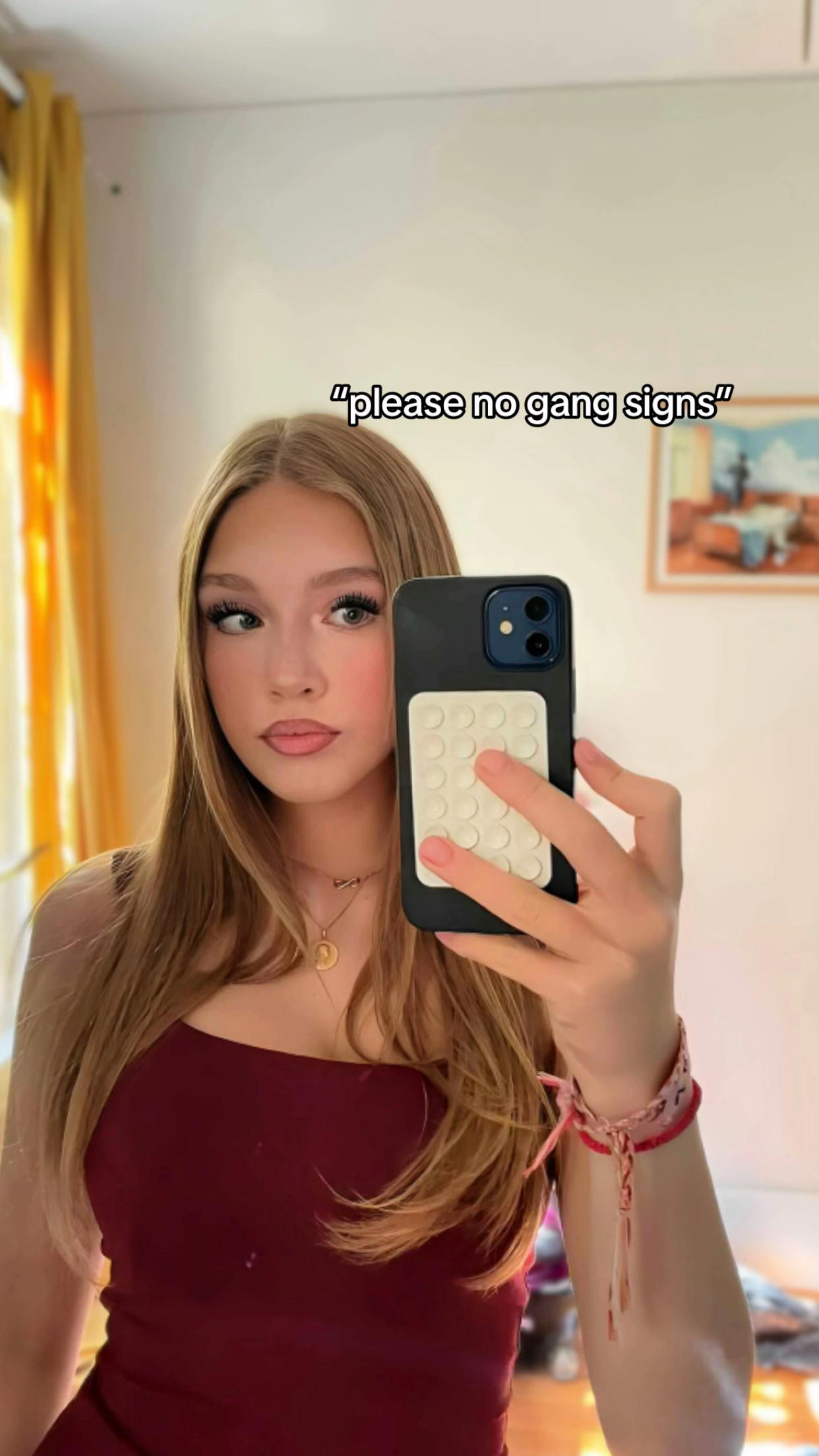 @aya montana 👩❤️💋👩💋