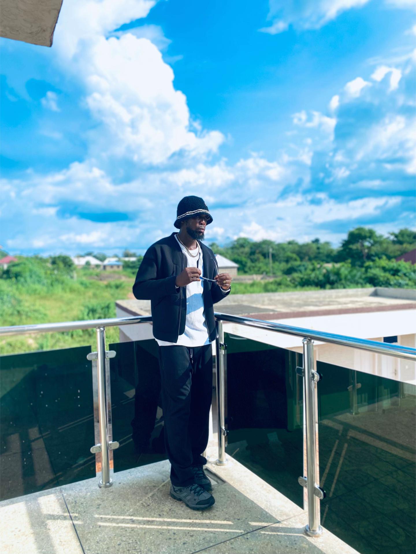 @KWESI WORD📸