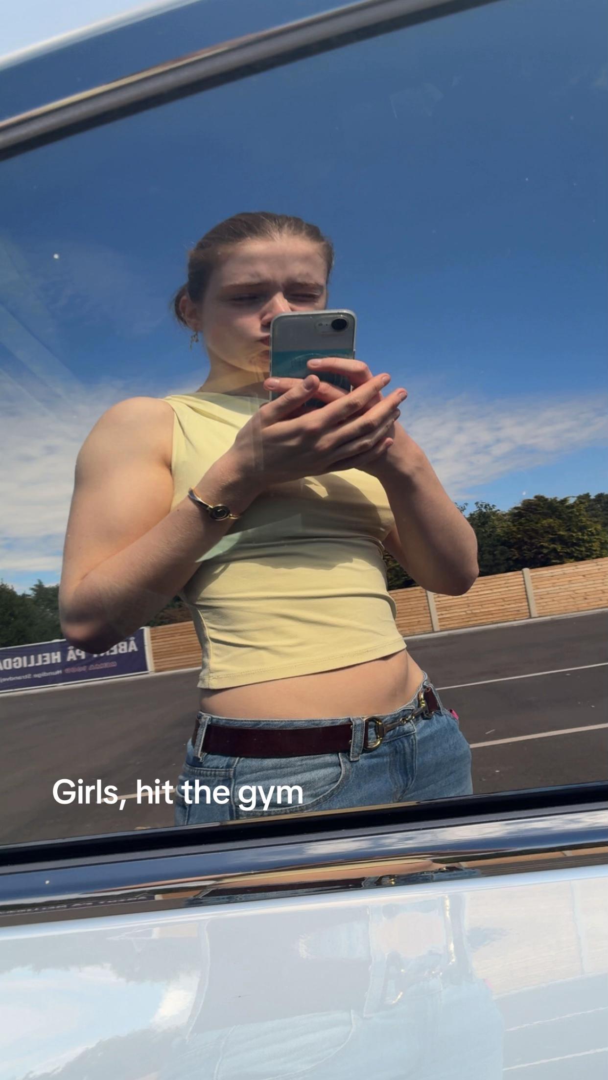 @LARA RAARUP