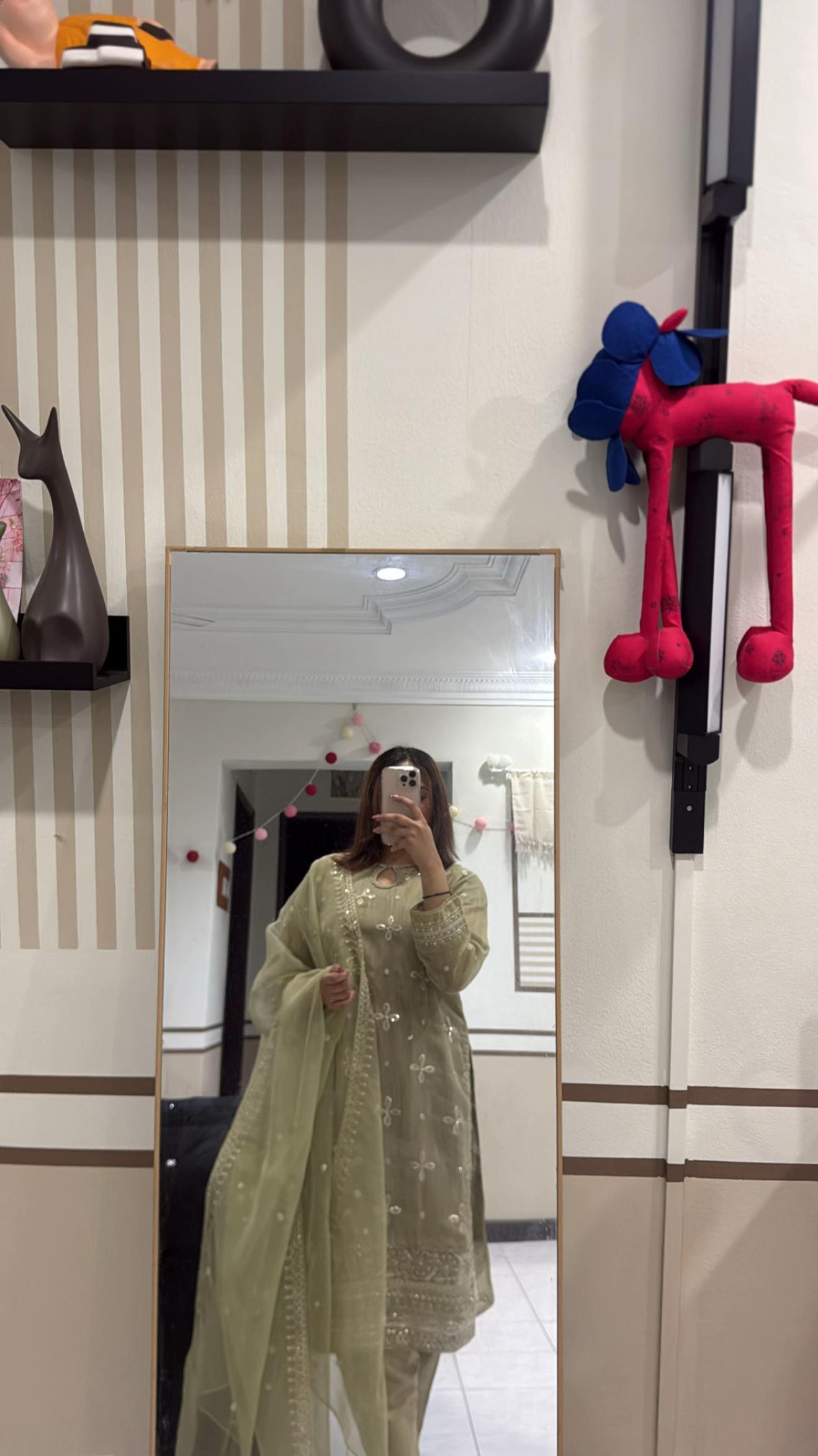 @Arooojiii
