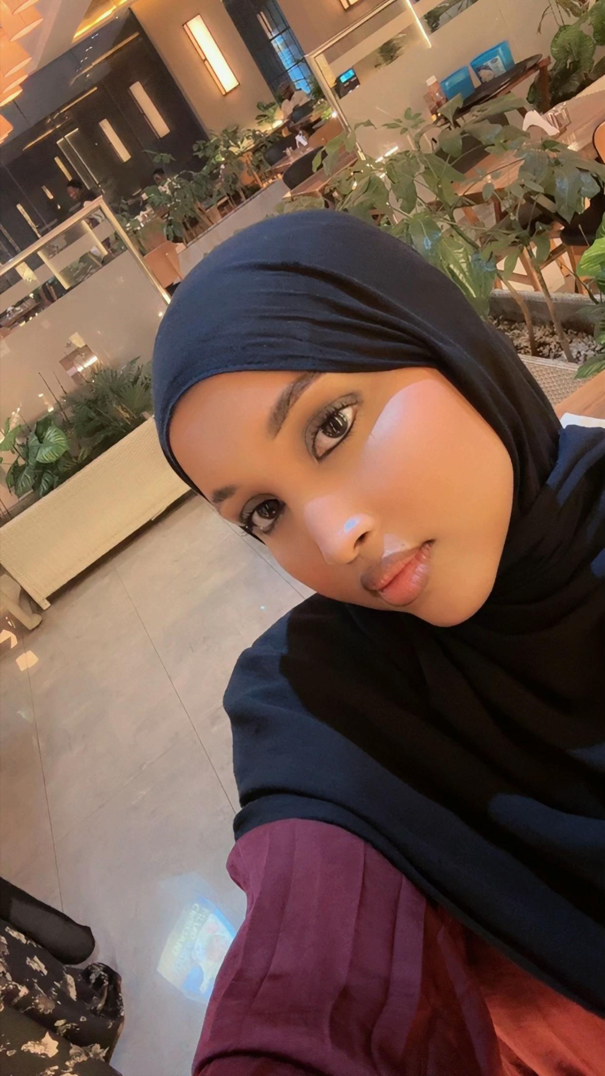 @Hani🍯🖤