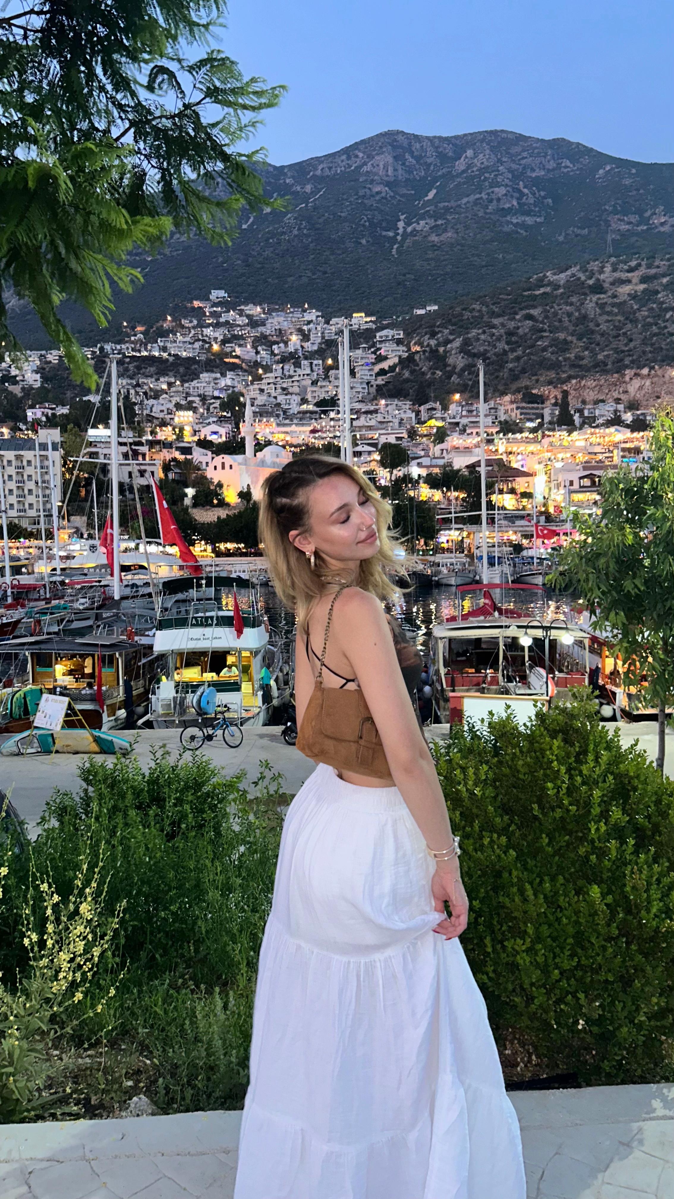 @𝒚