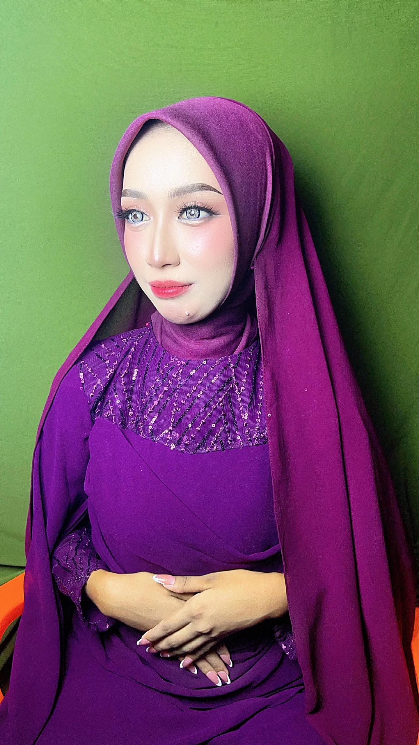 @Anya makeup