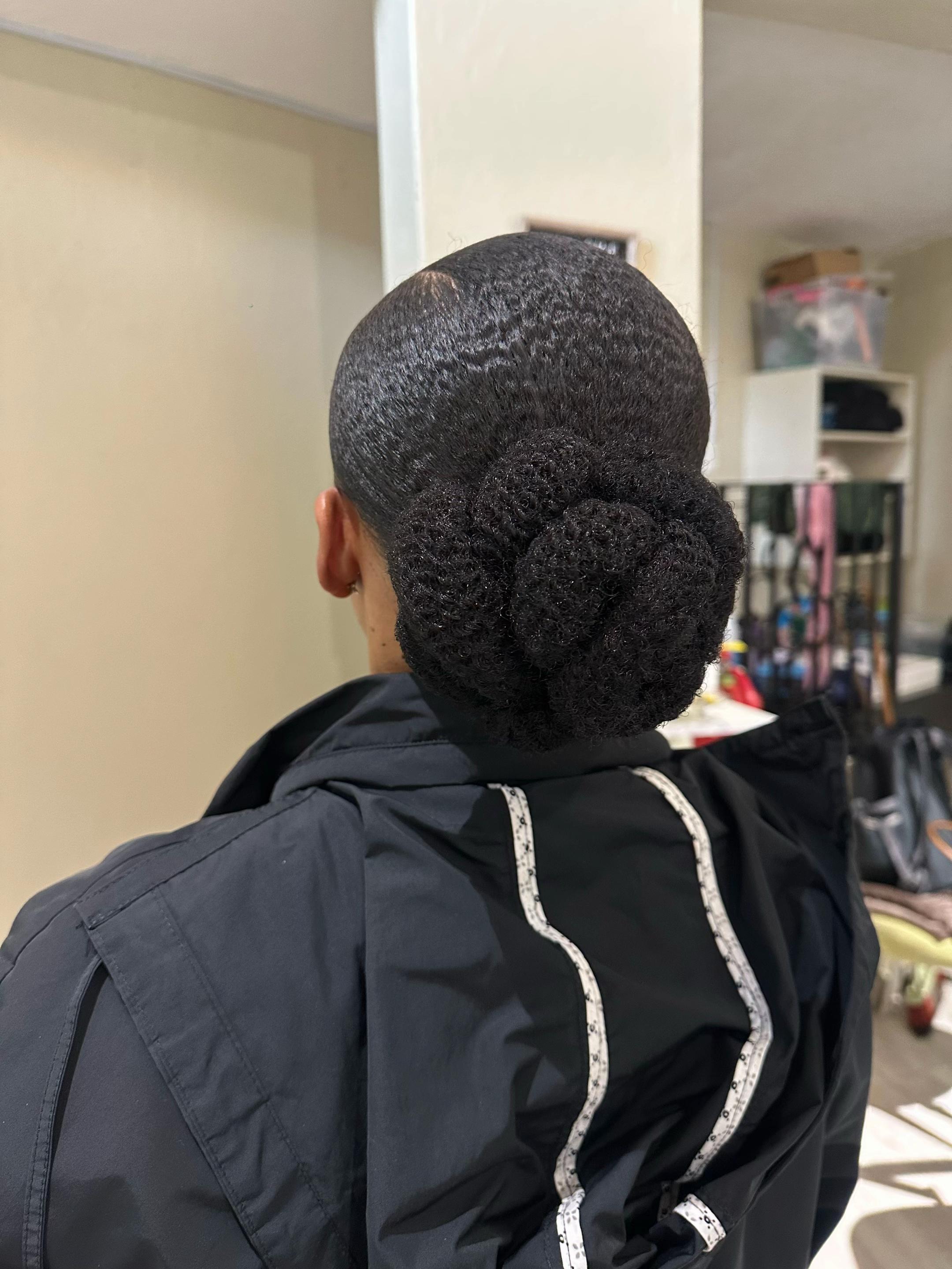@lolanaturalhairbar