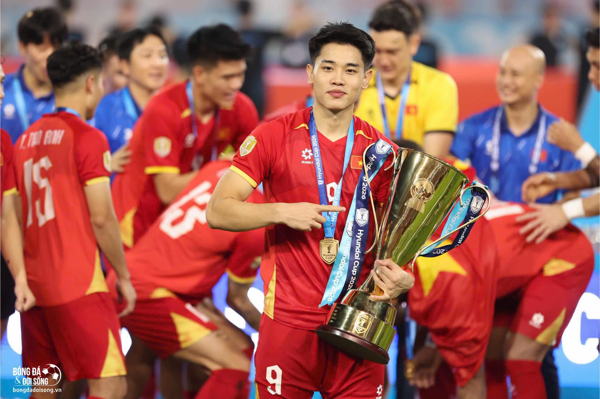 @Nụ cười công nghiệp của NgĐBắc