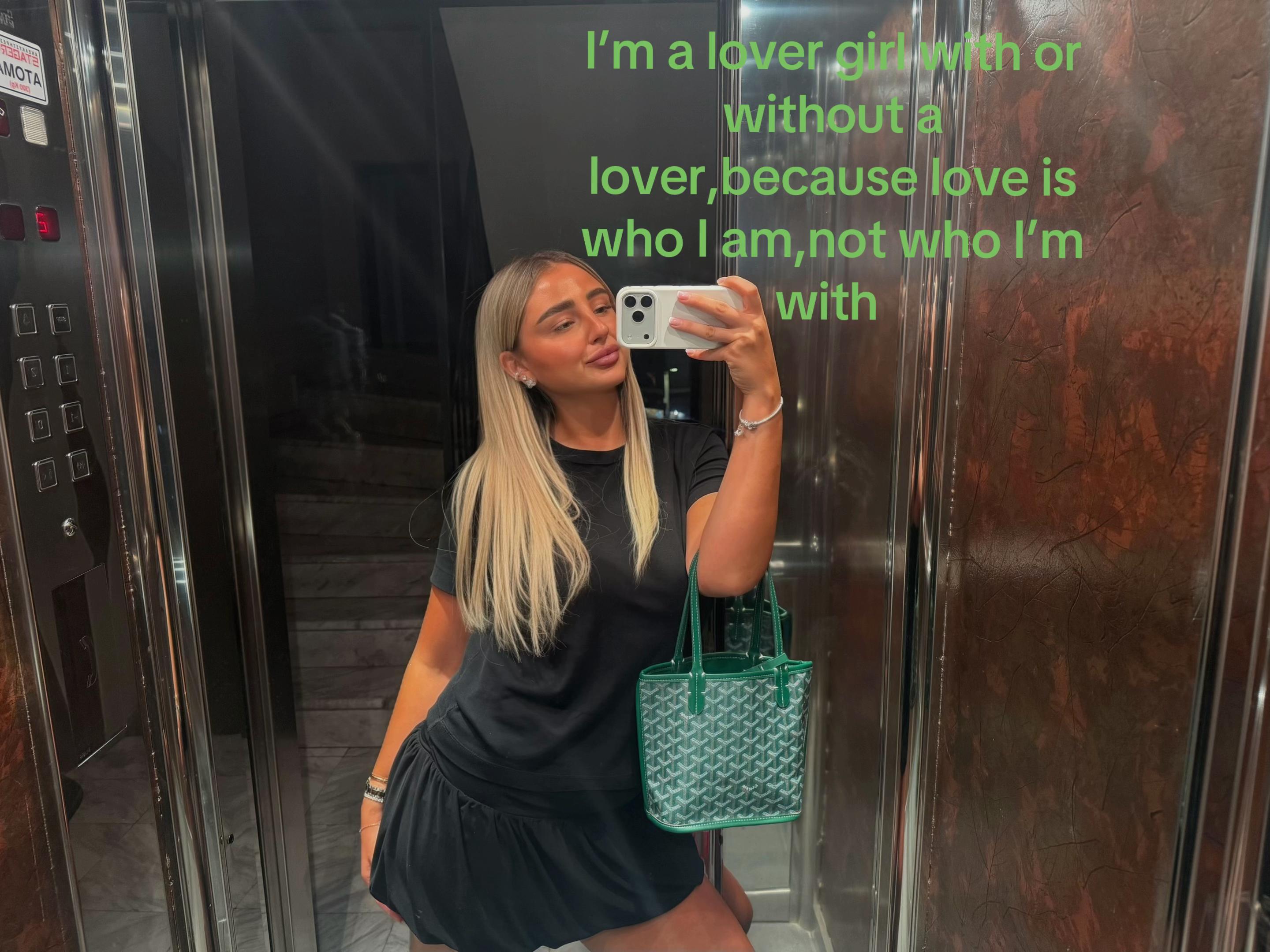 @FlyyWithVivian🛫