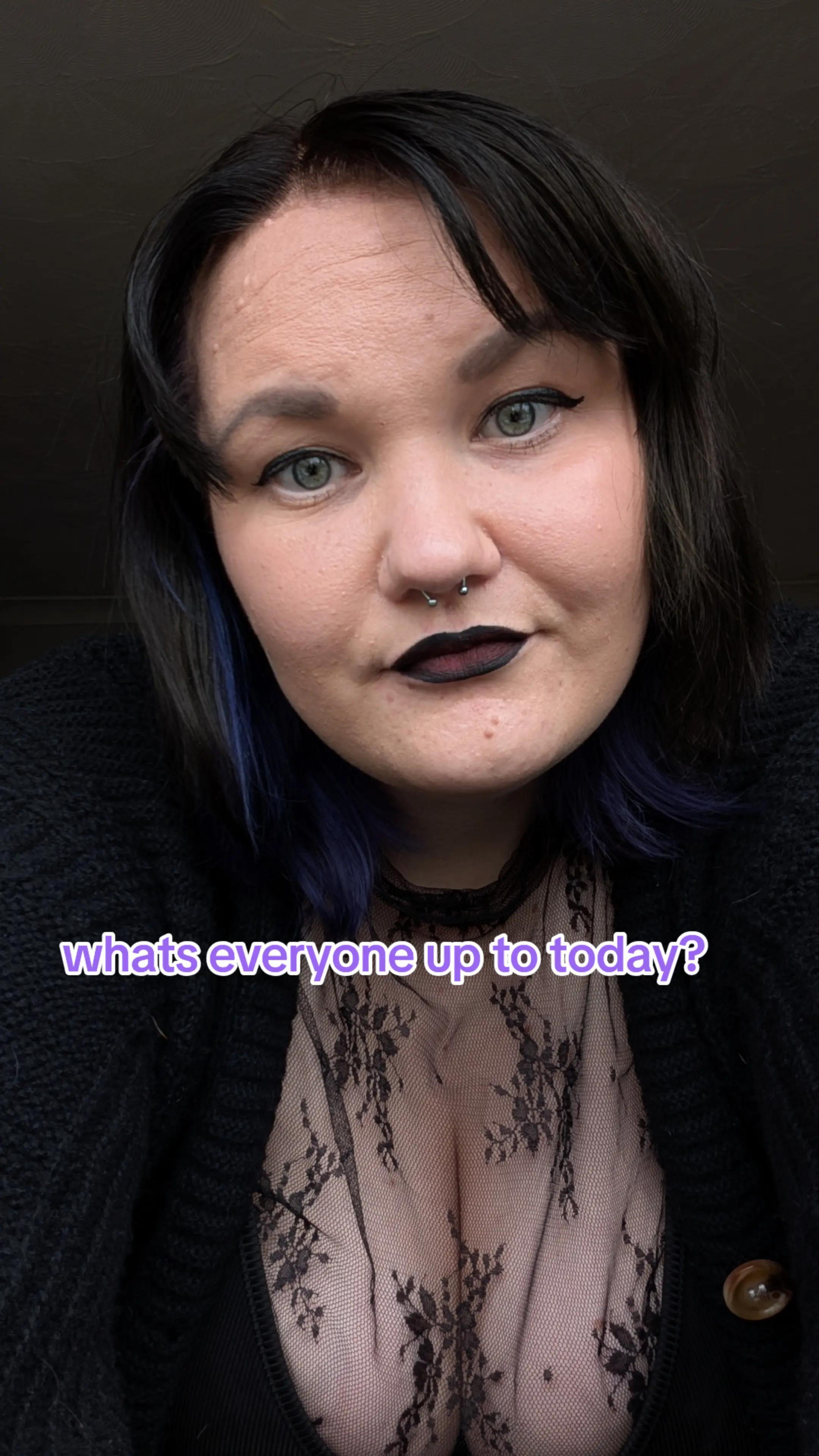 @💜🖤Lizzie🖤💜