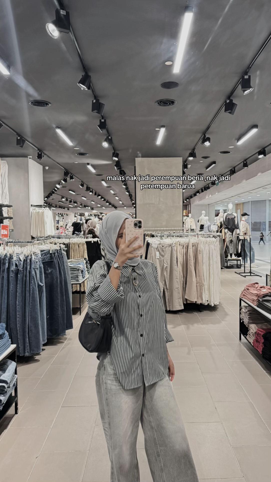 @Ę