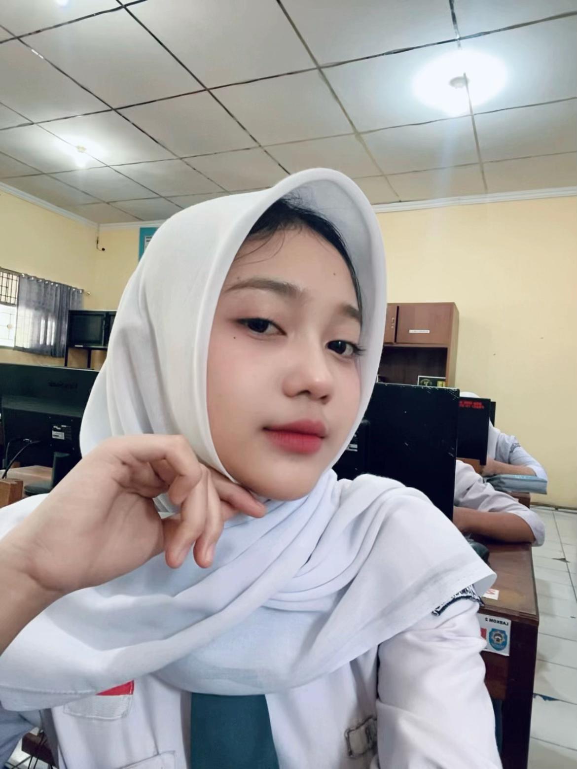 @hi, ini chica