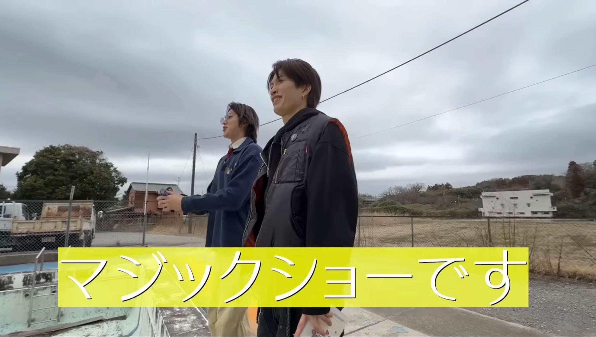 @まる