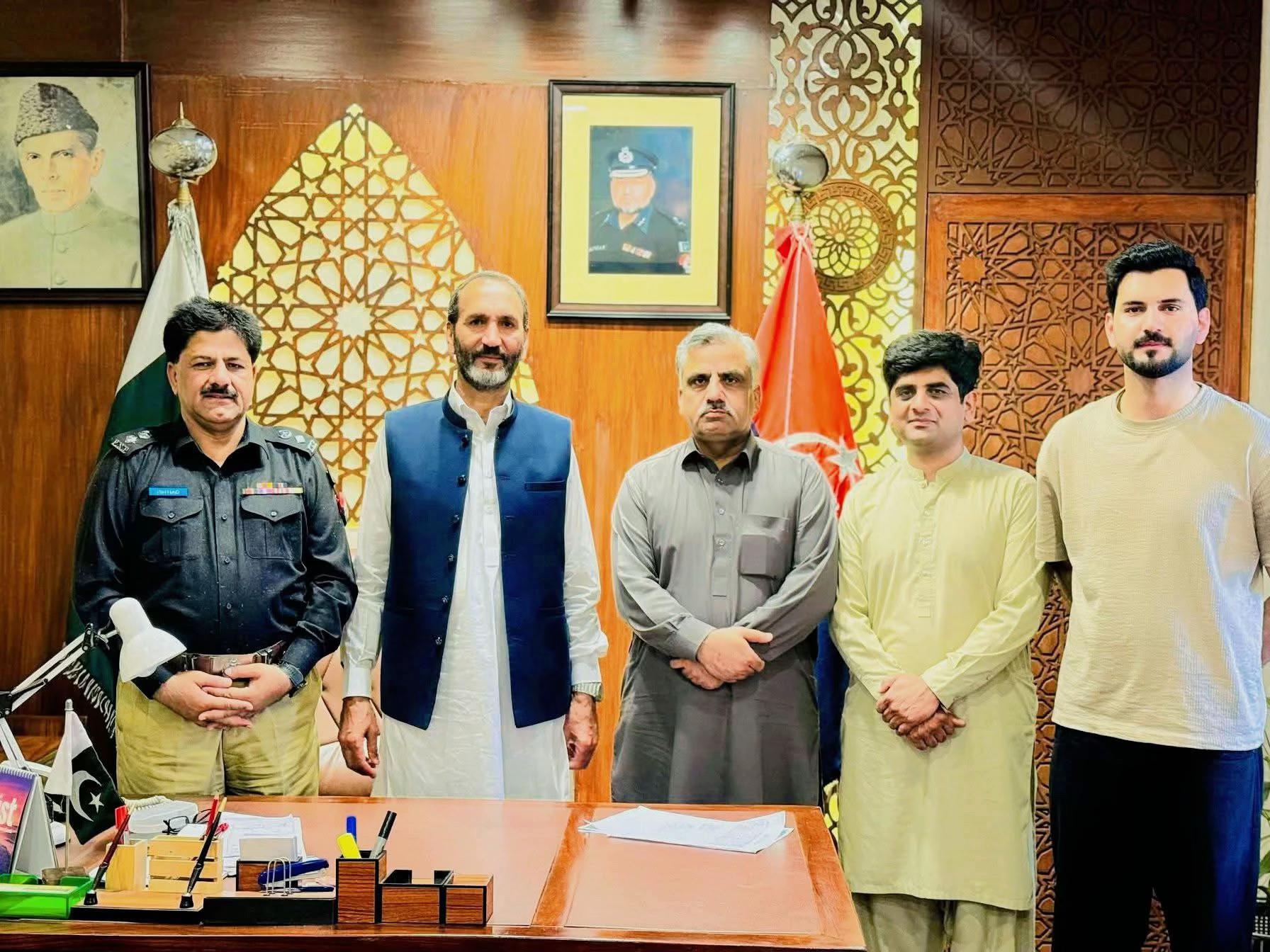 @عمیر خان