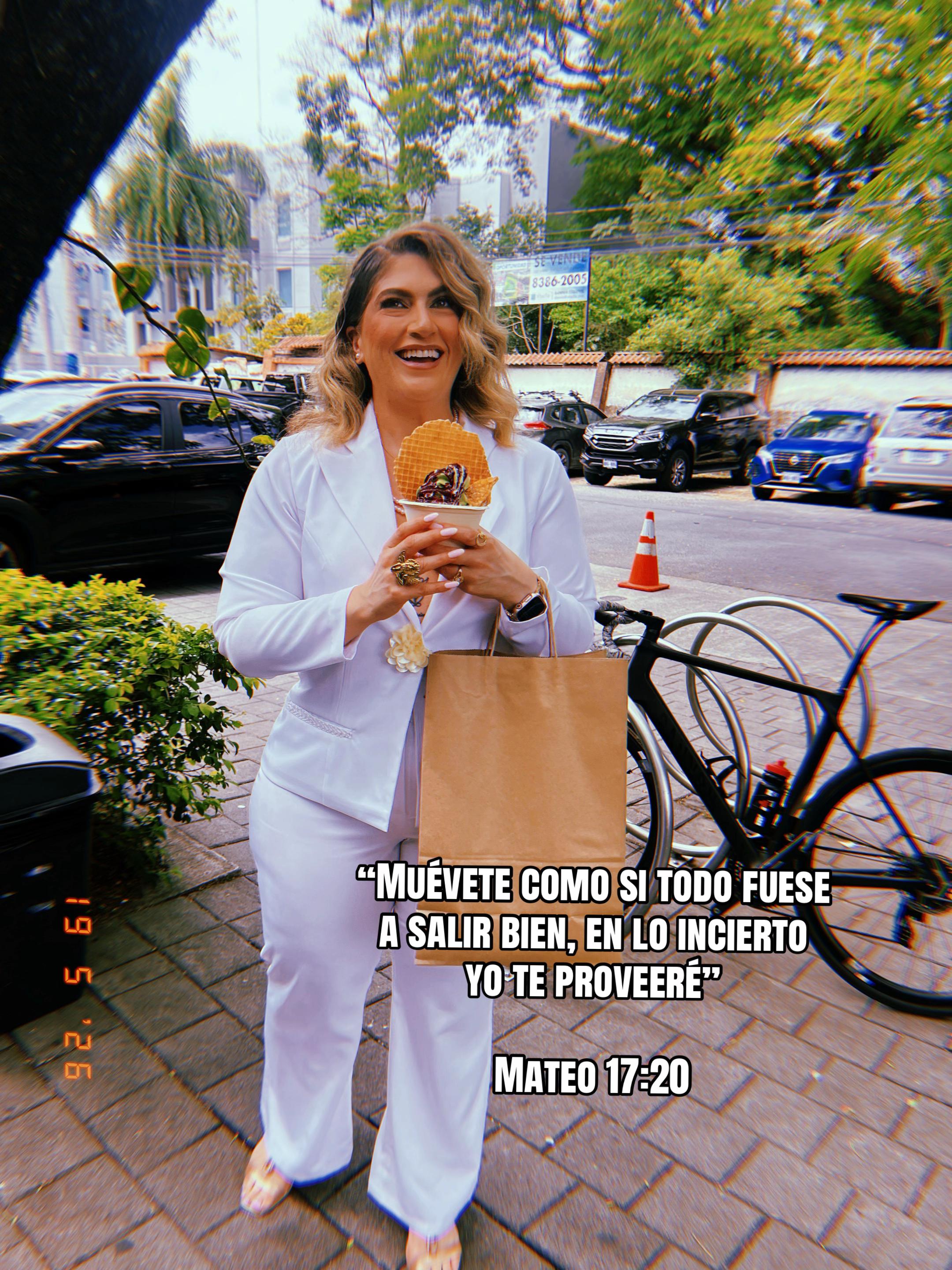@Ana María