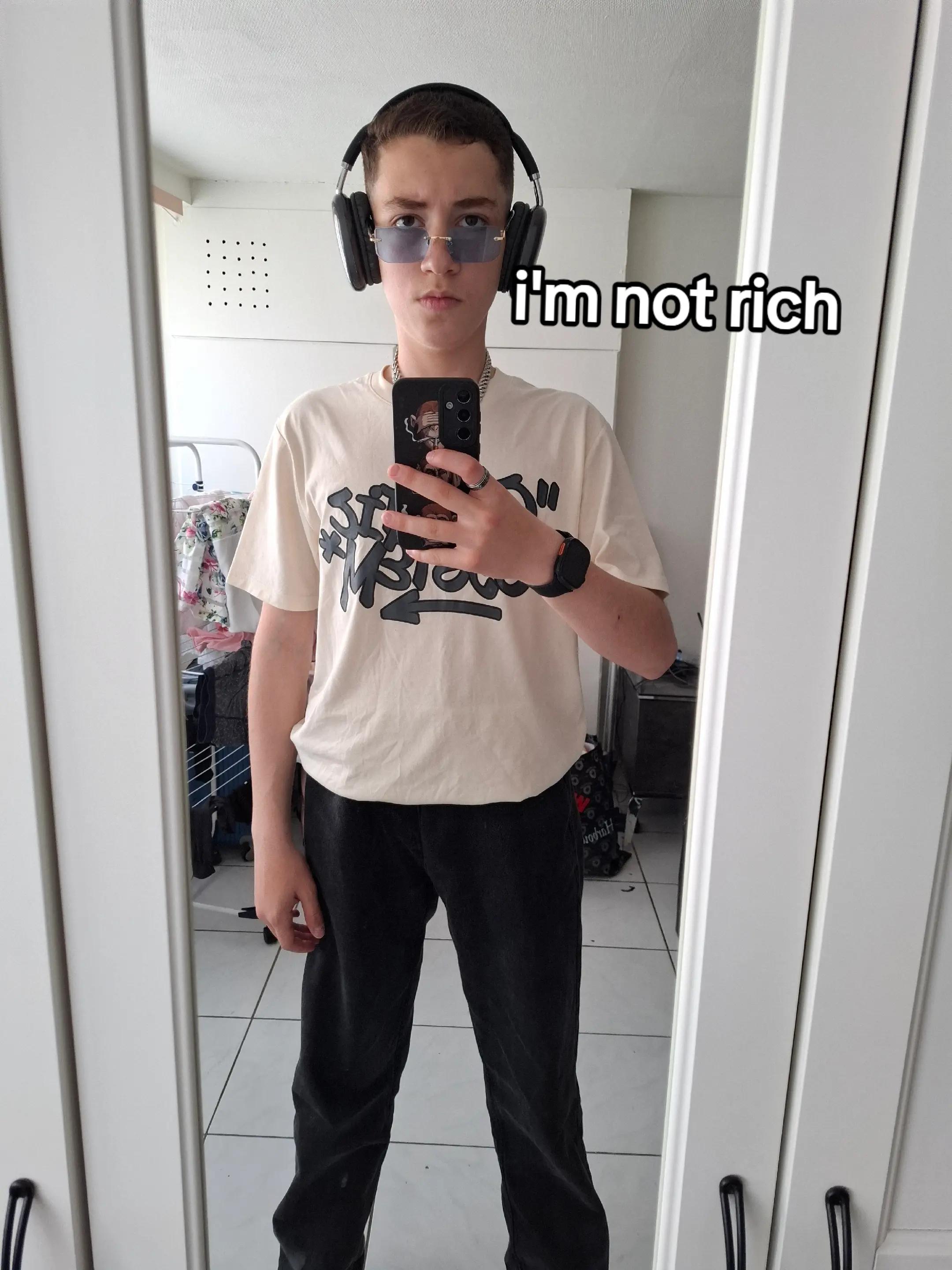 @👑𝕋𝕙𝕖𝕂𝕚𝕟𝕘👑