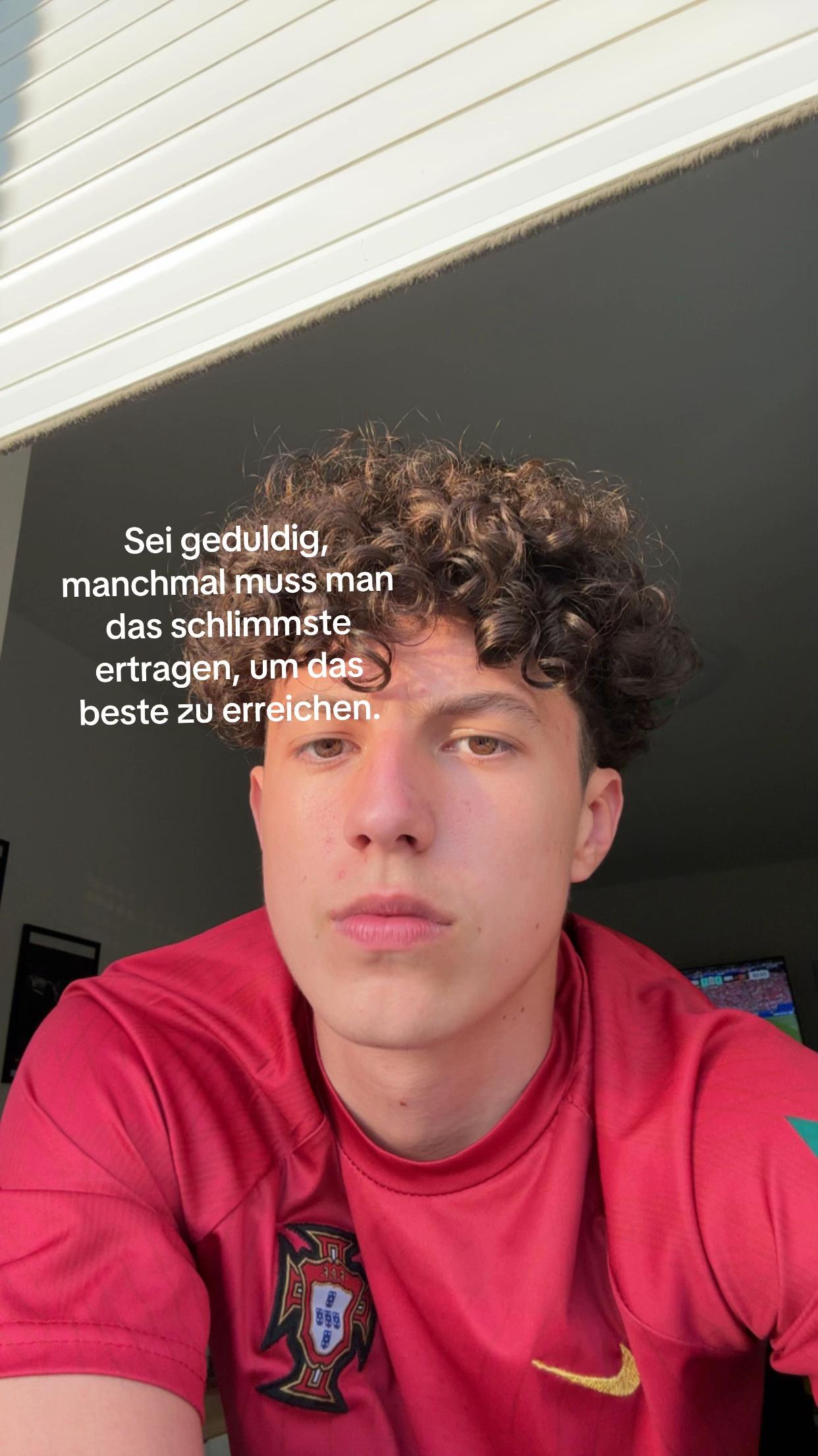@⃟