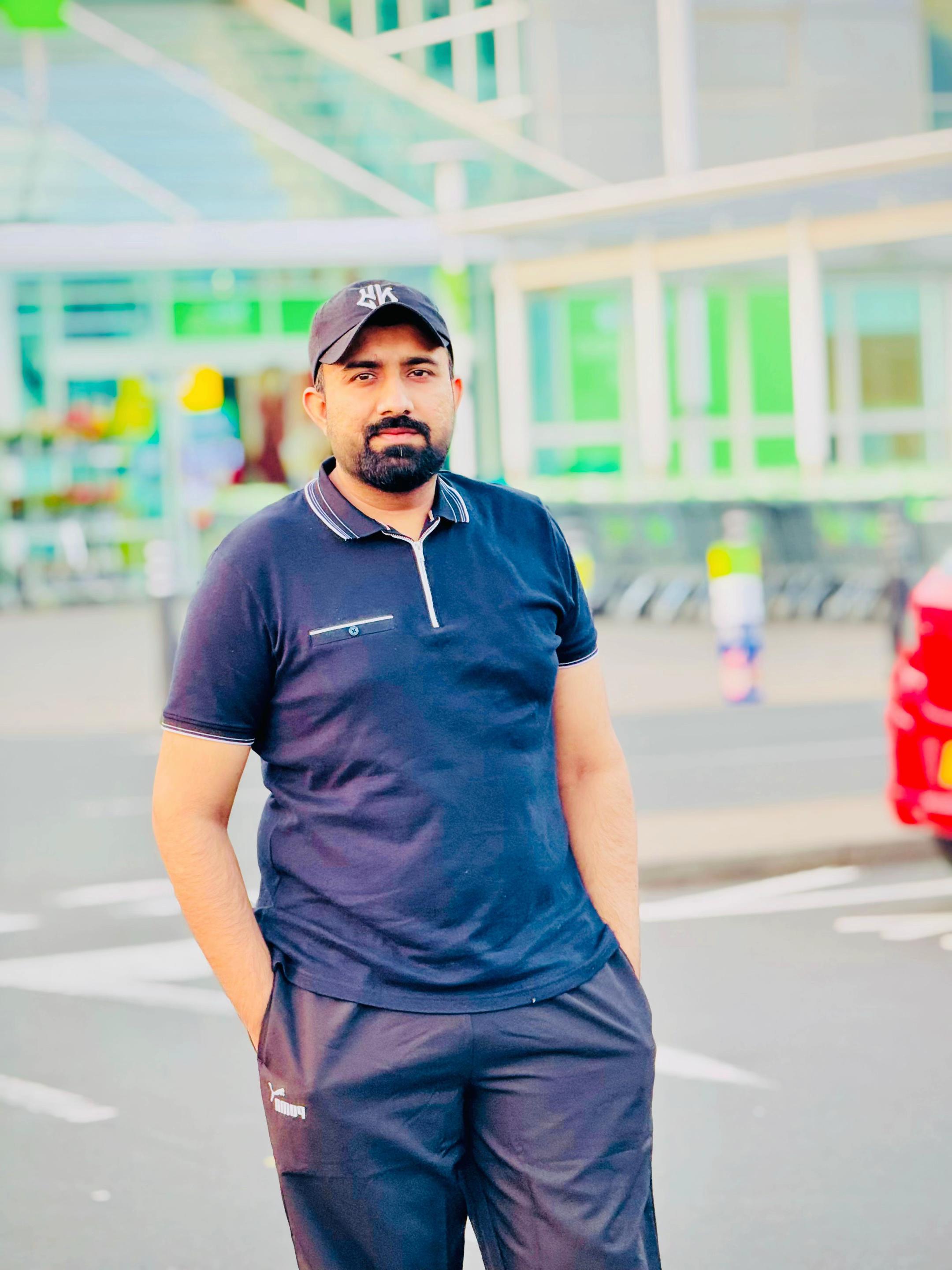 @Usama Gagh 🇵🇰 🇬🇧