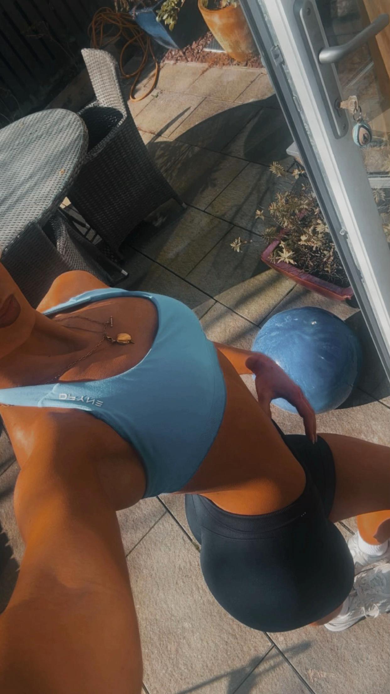 @Liv