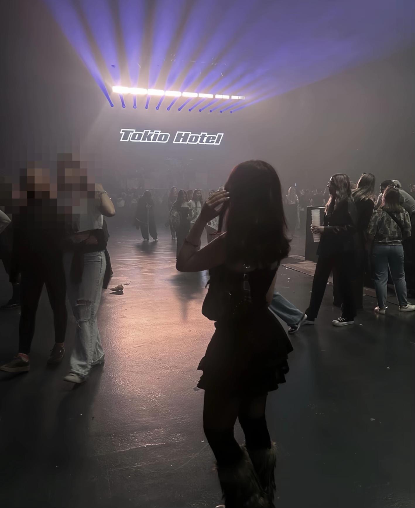 @??