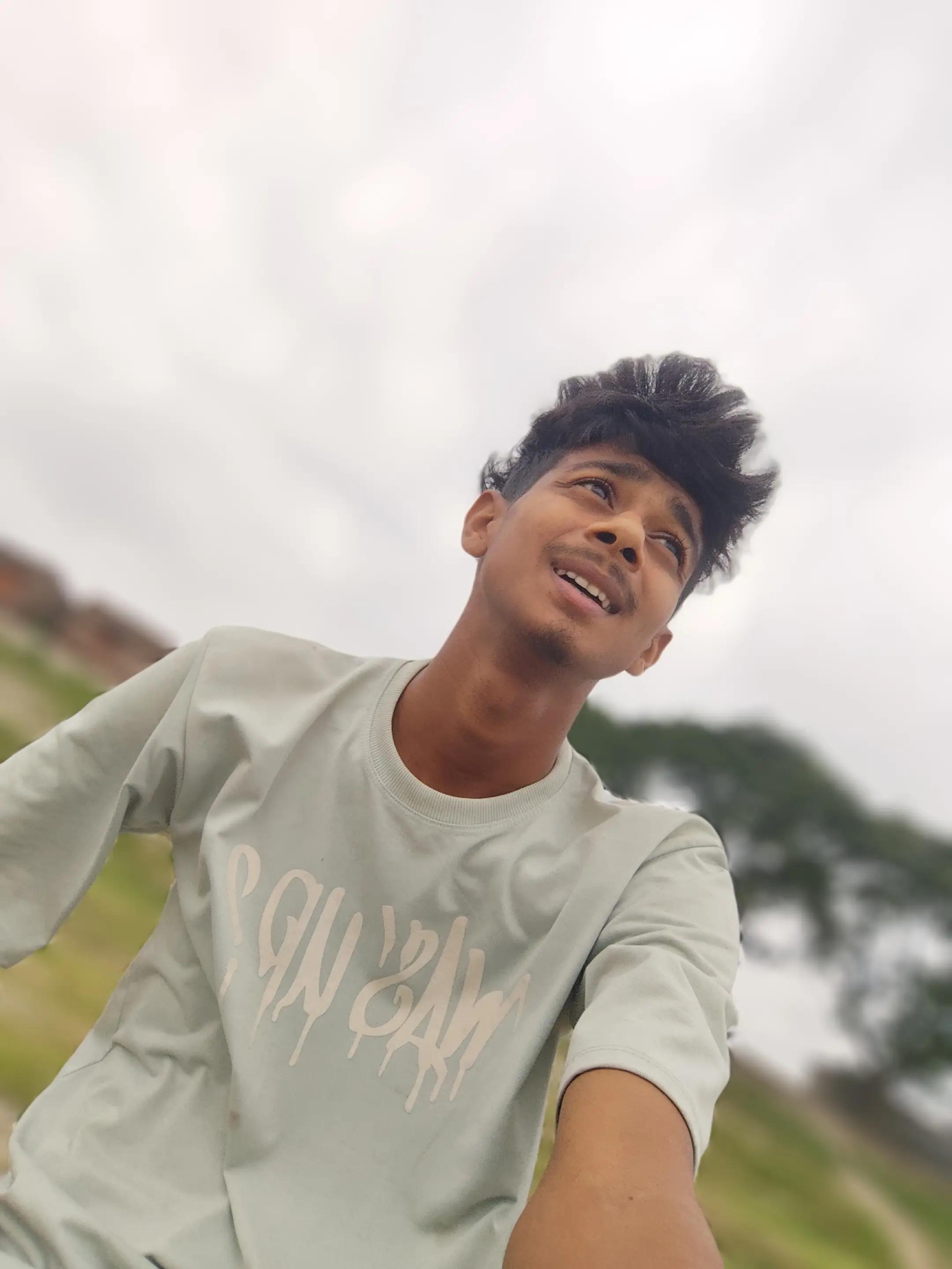 @,,😊লাকি ভাই🤭🥴
