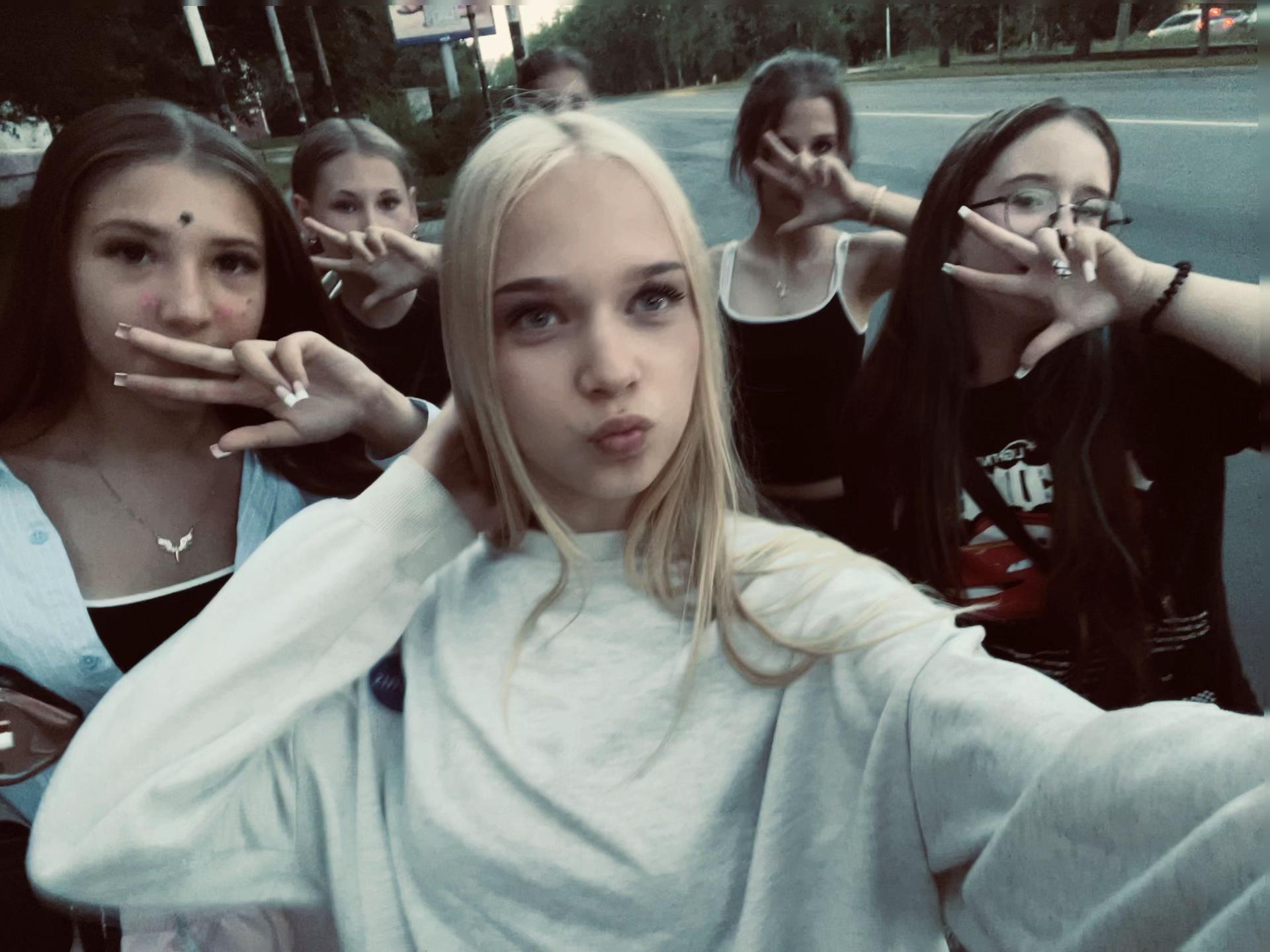 @мила