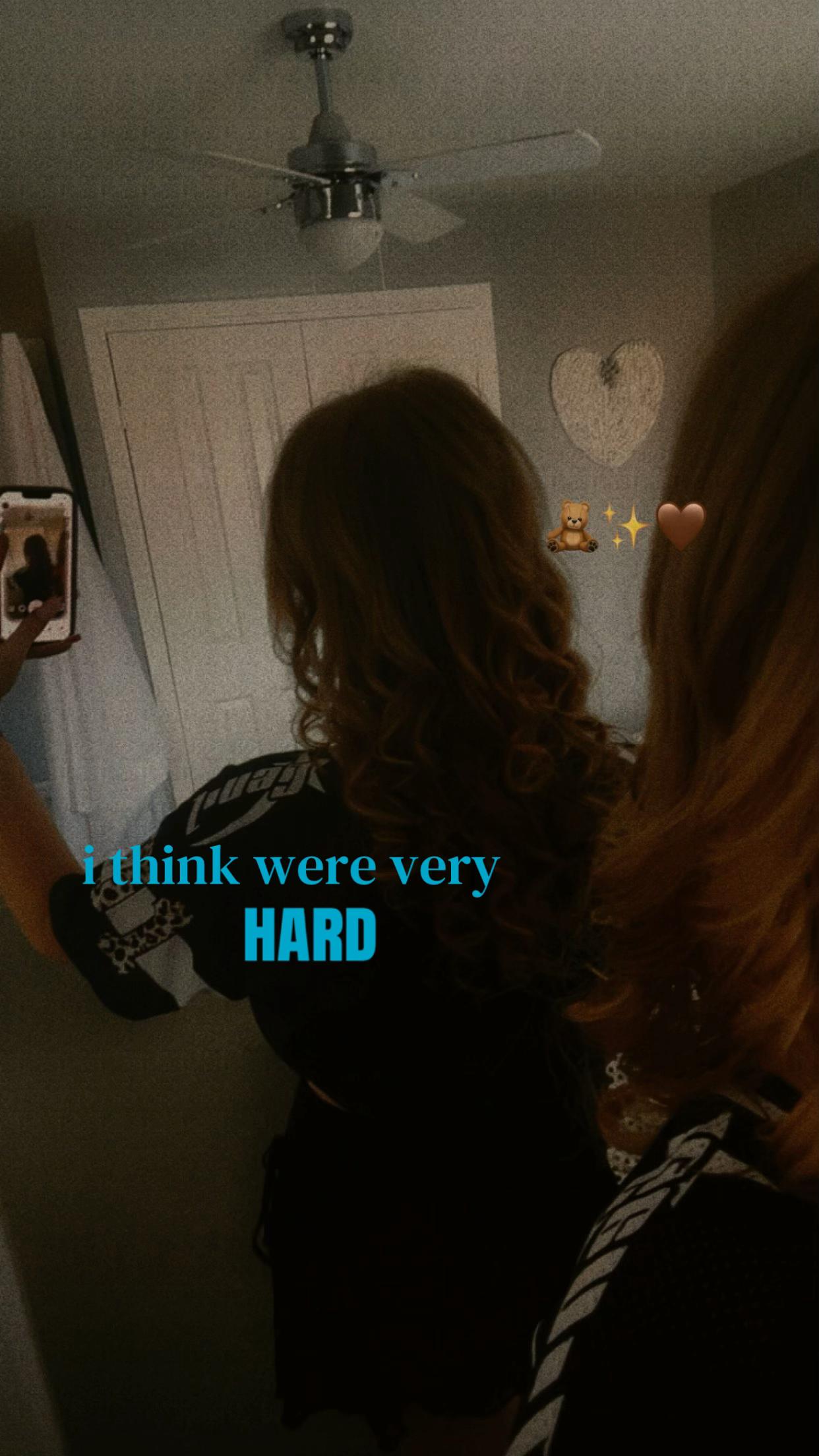 @𝐇𝐨𝐥𝐥𝐲🧸