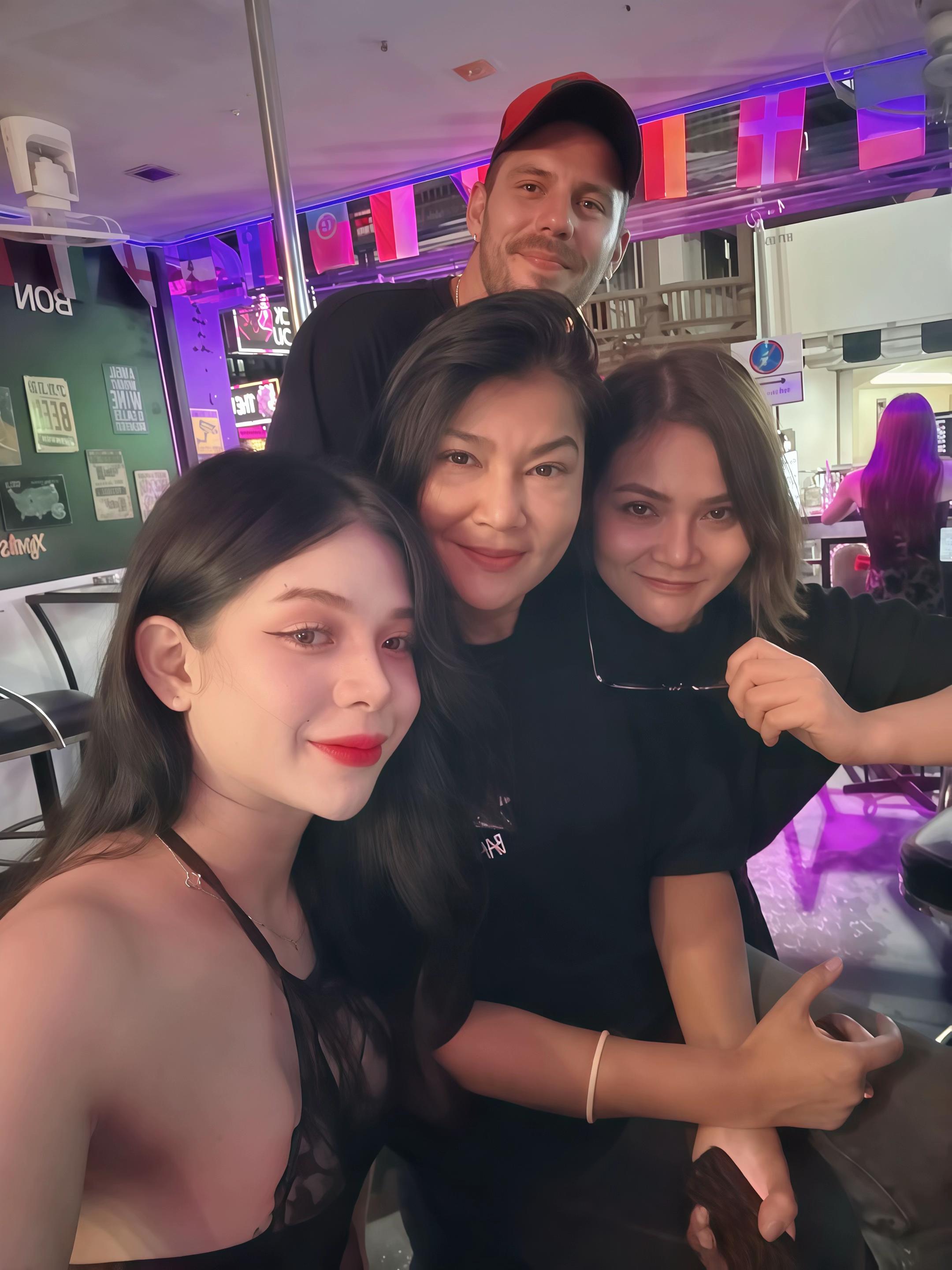 @Bon&ensp;Bar