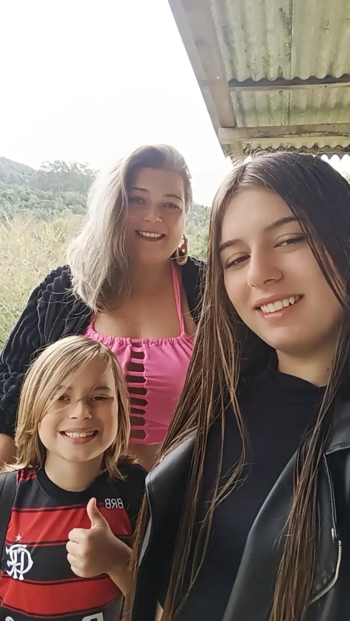 @simonehobold