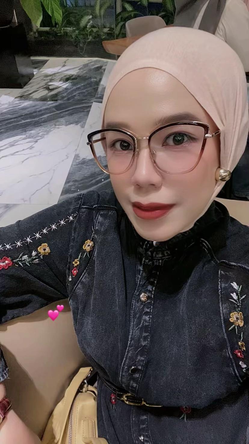 @LolitaKhan