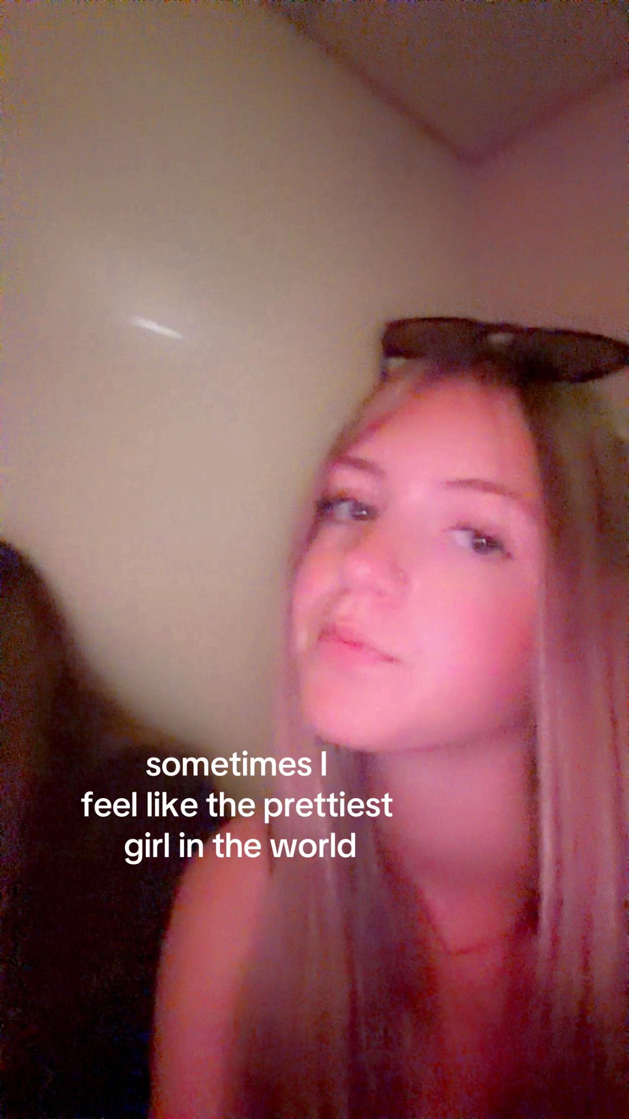 @🦦