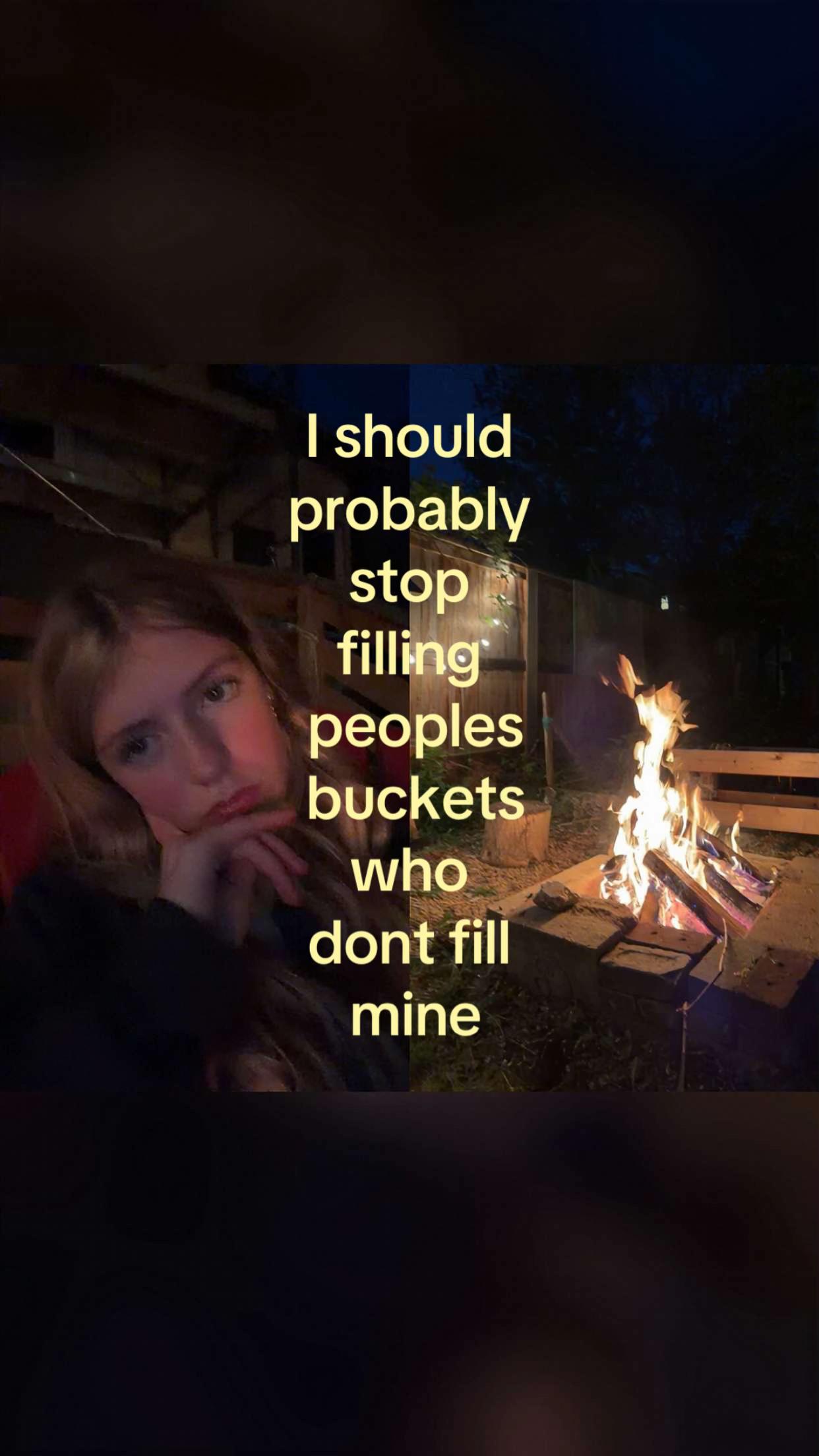 @🦦