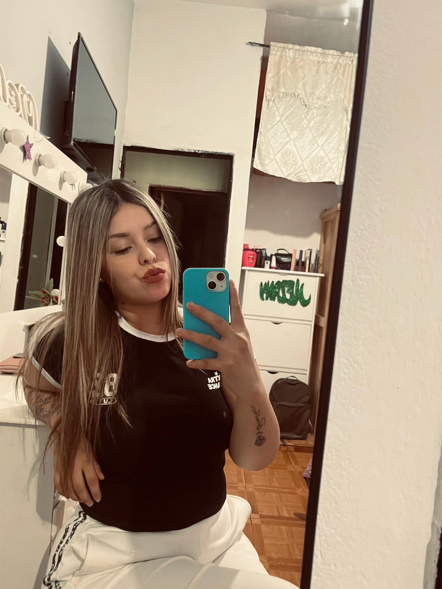 @Melaa_027