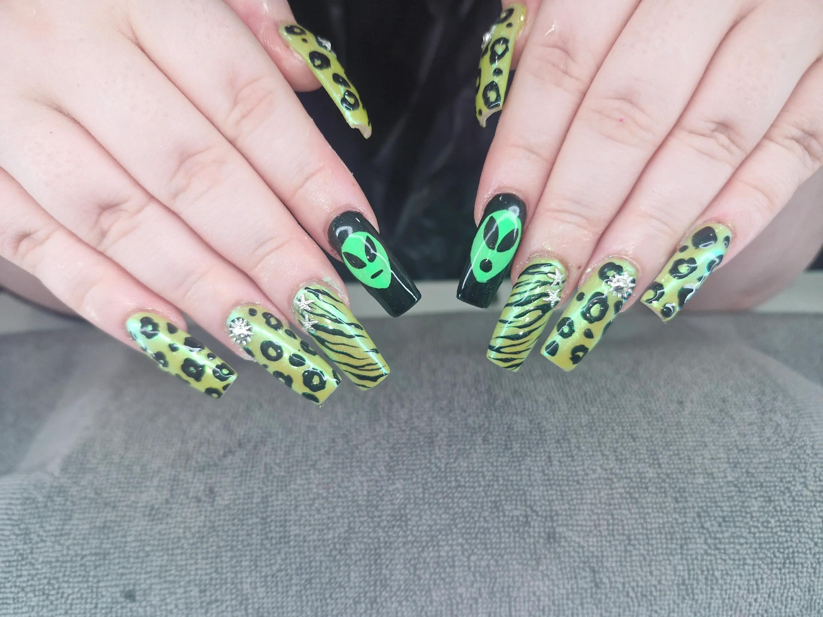 @Aurora 💀🖤🦓