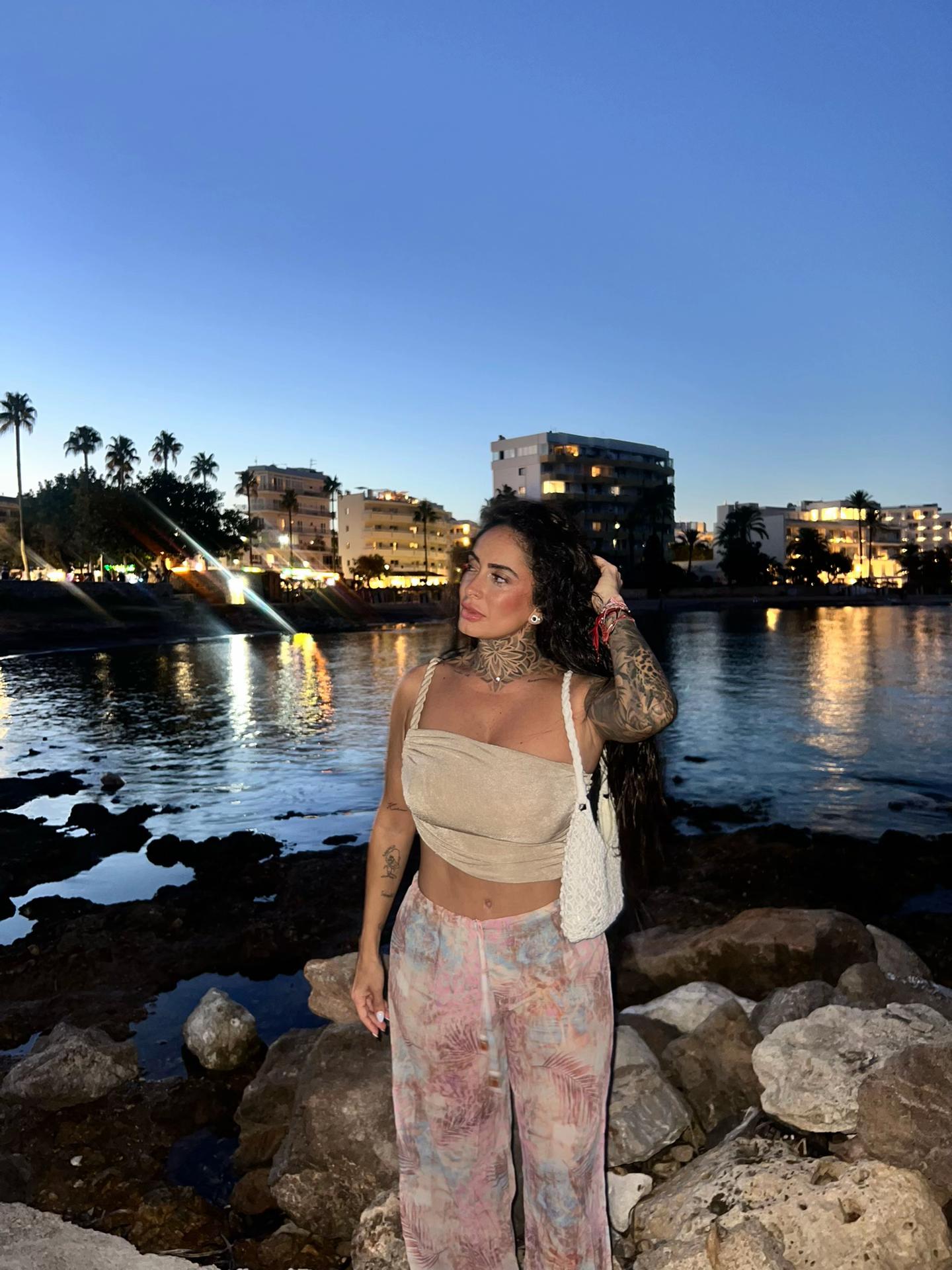 @𝒮 𝒶 𝓇 𝒶✨