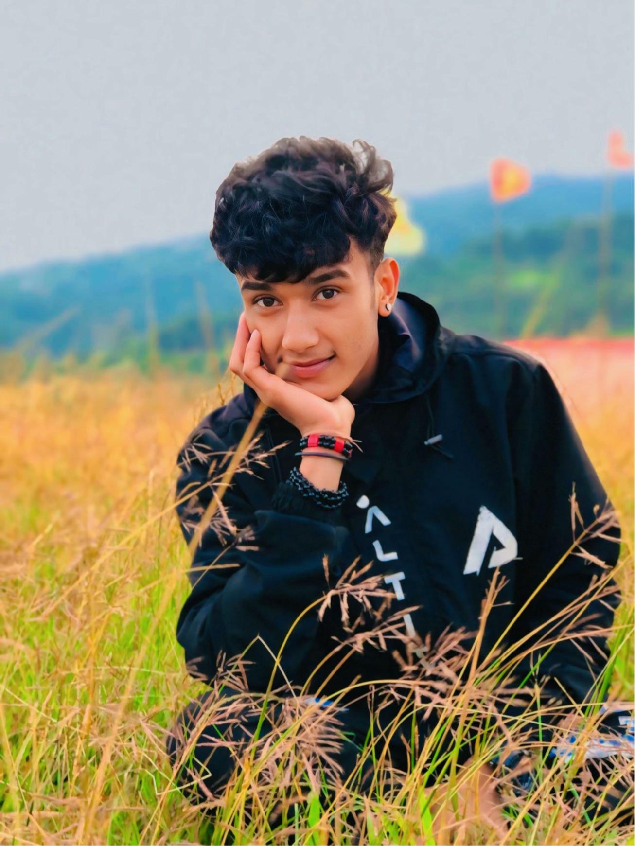 @Mr~šujãñ🦚💐