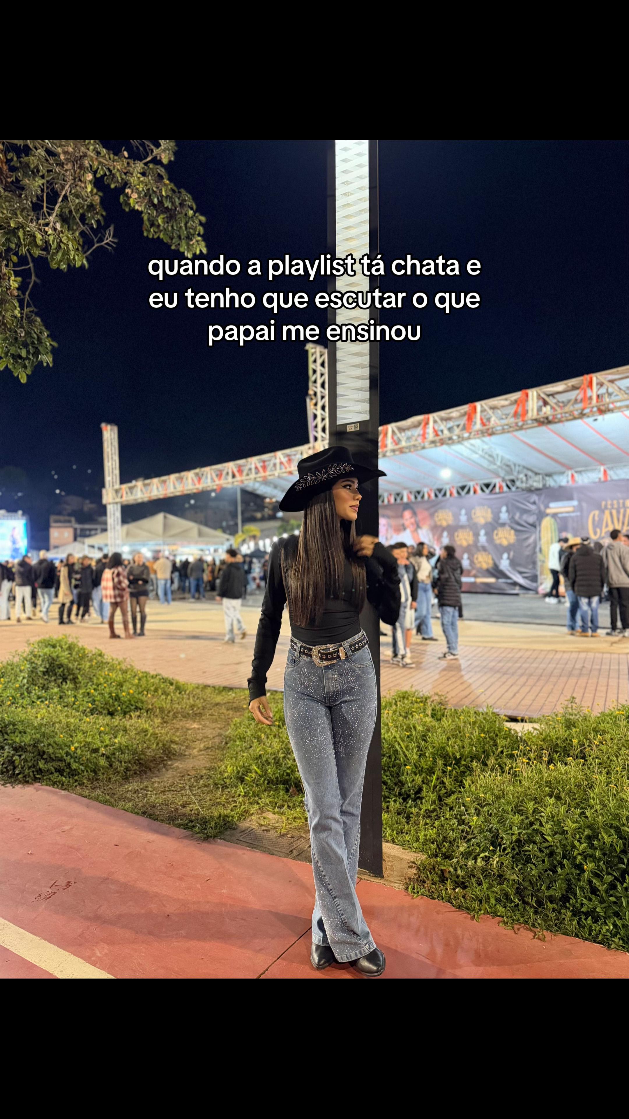 @Thayssa__